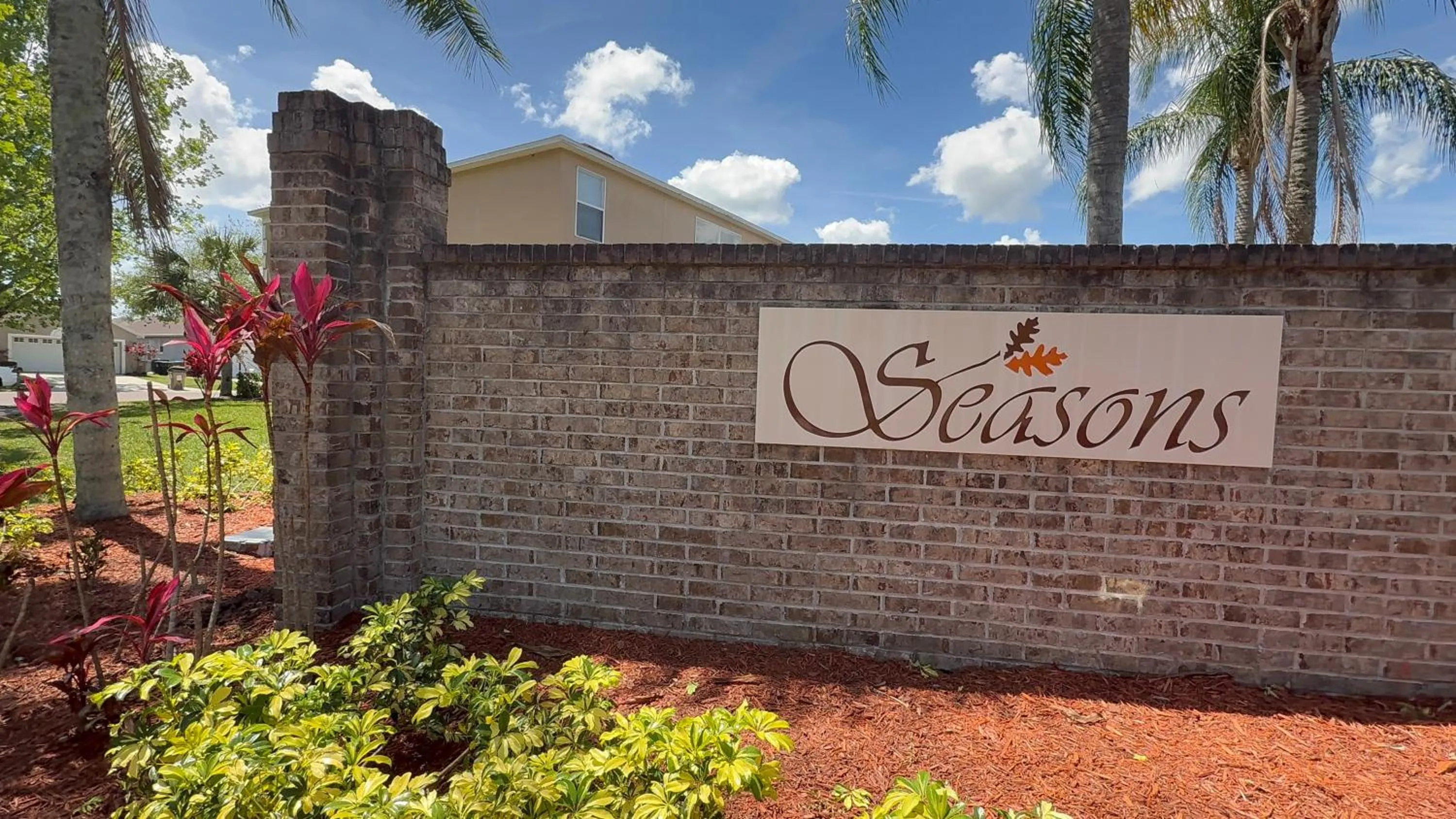 Facade/entrance in Seasons Villa 6 bedrooms, 4 masters and water view