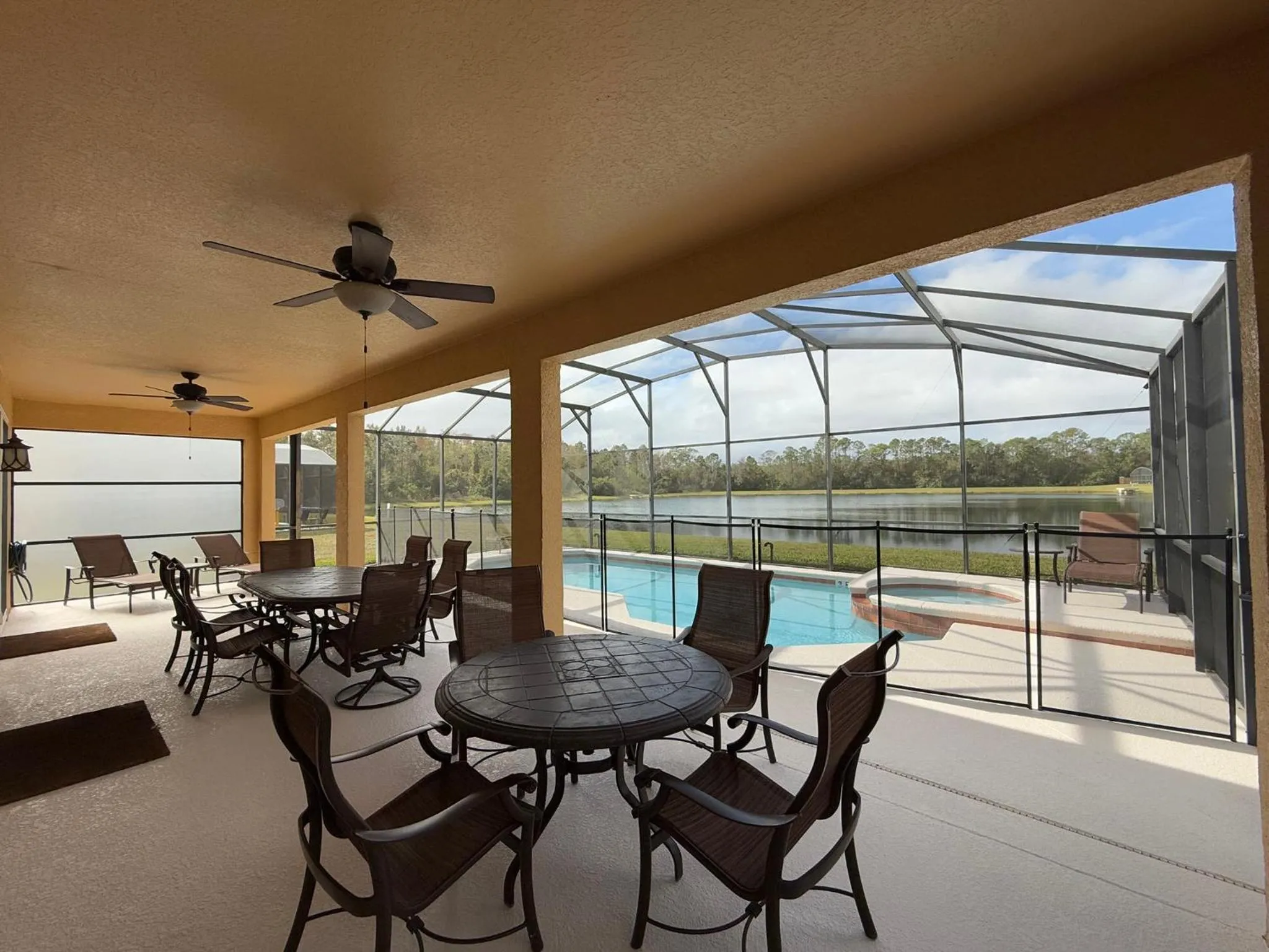 Property building in Seasons Villa 6 bedrooms, 4 masters and water view