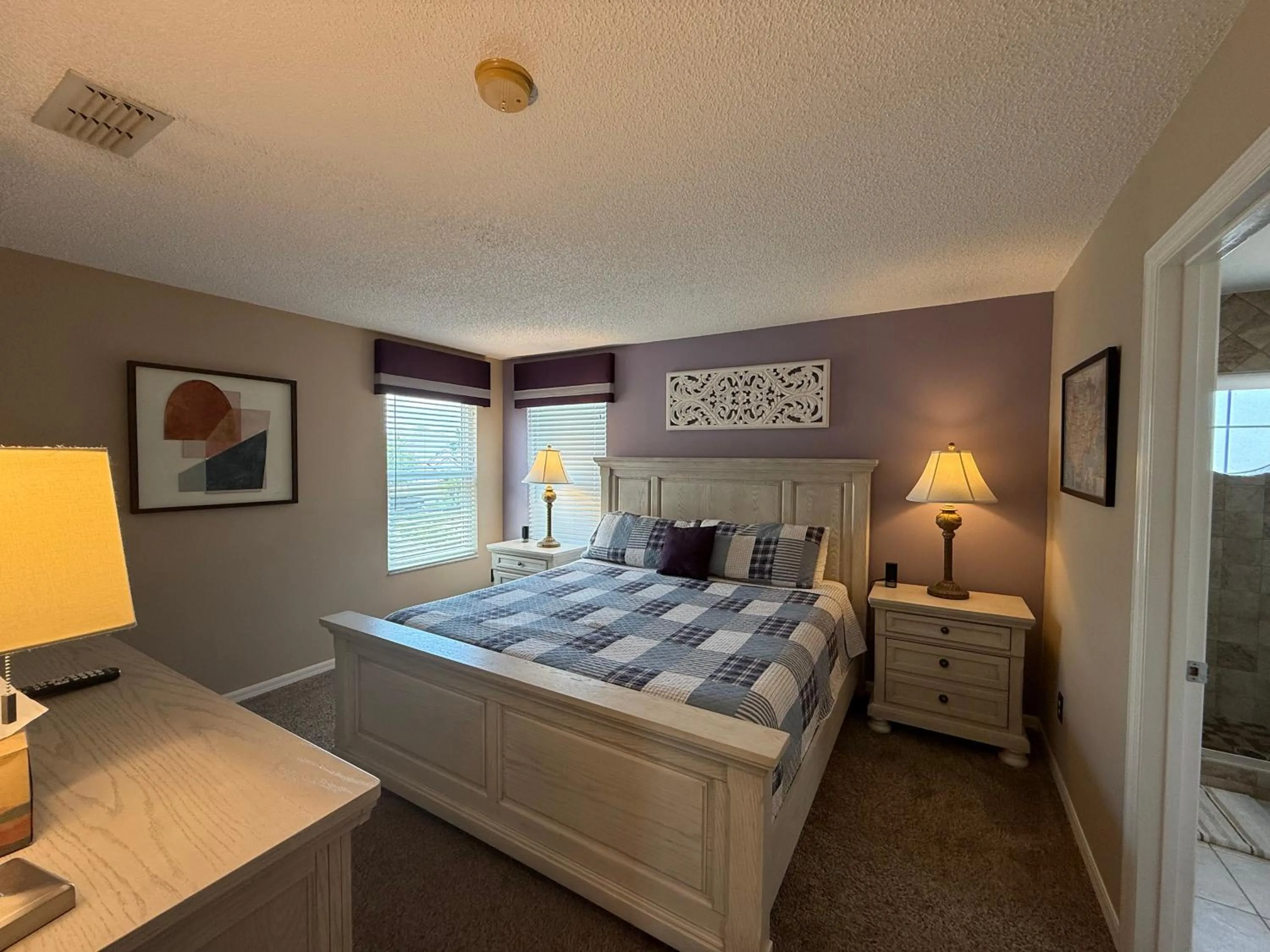 Bed in Seasons Villa 6 bedrooms, 4 masters and water view