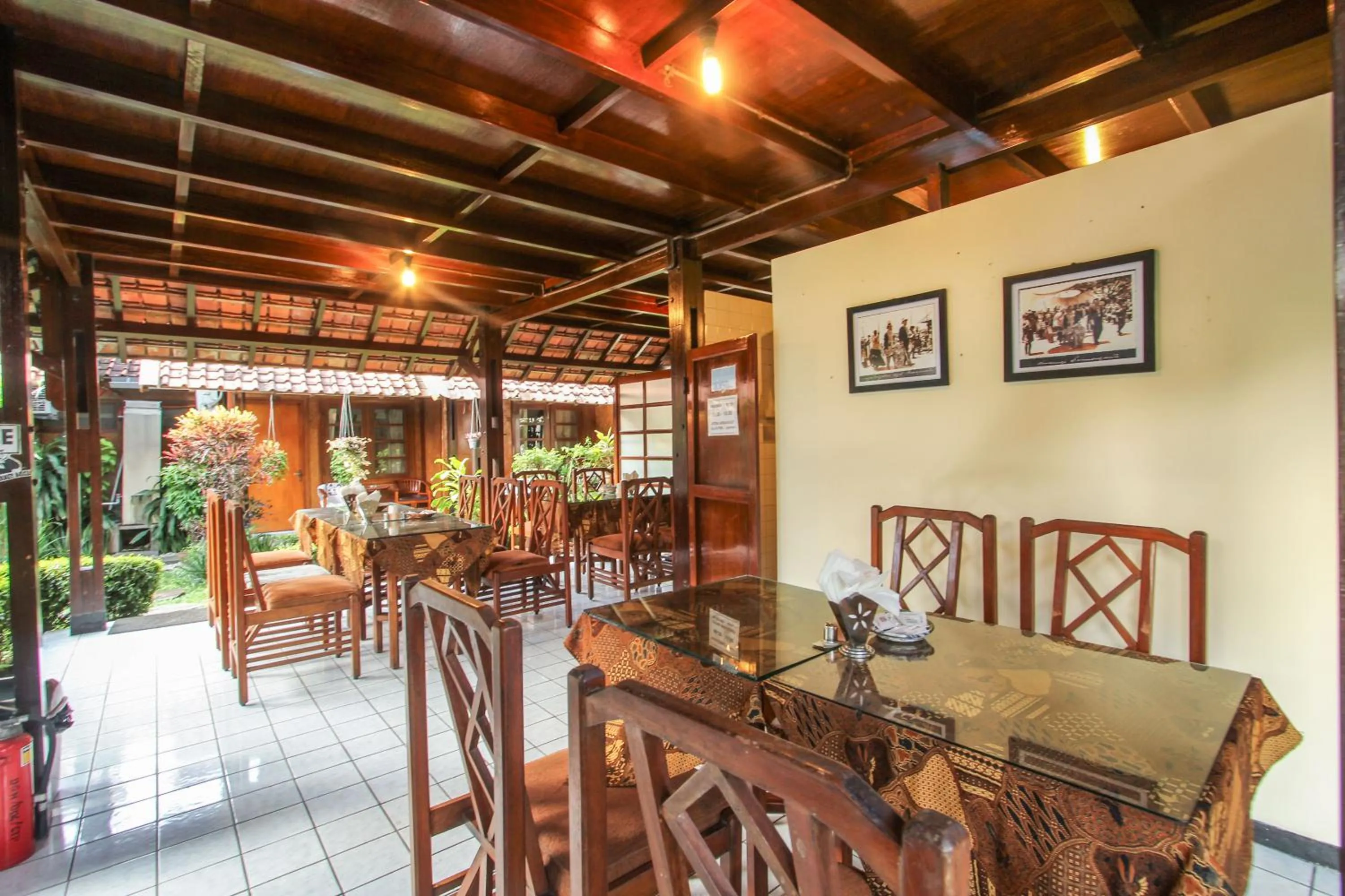 Restaurant/places to eat in Delta Homestay