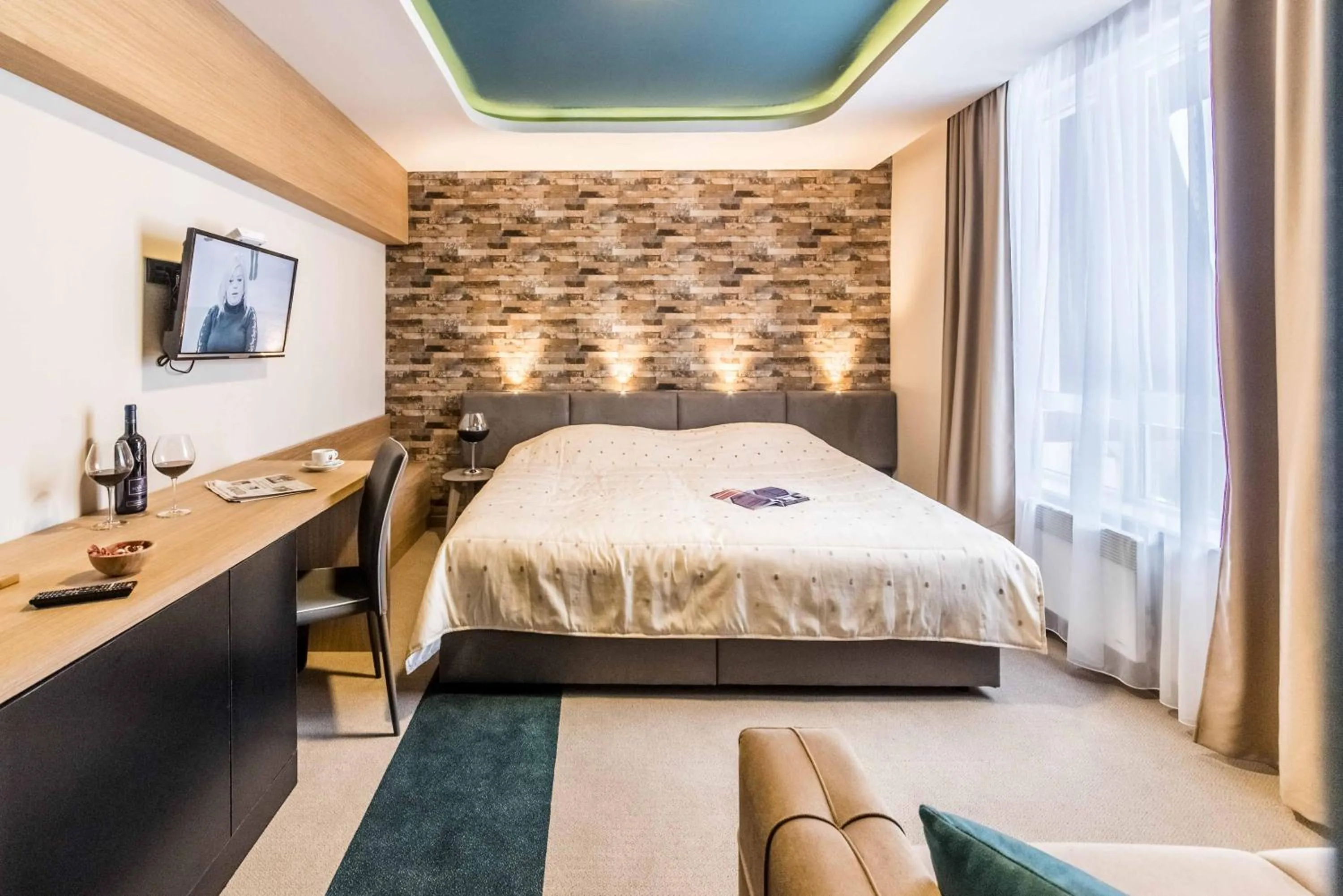 Text overlay, Bed in Hotel Kraljevi Čardaci