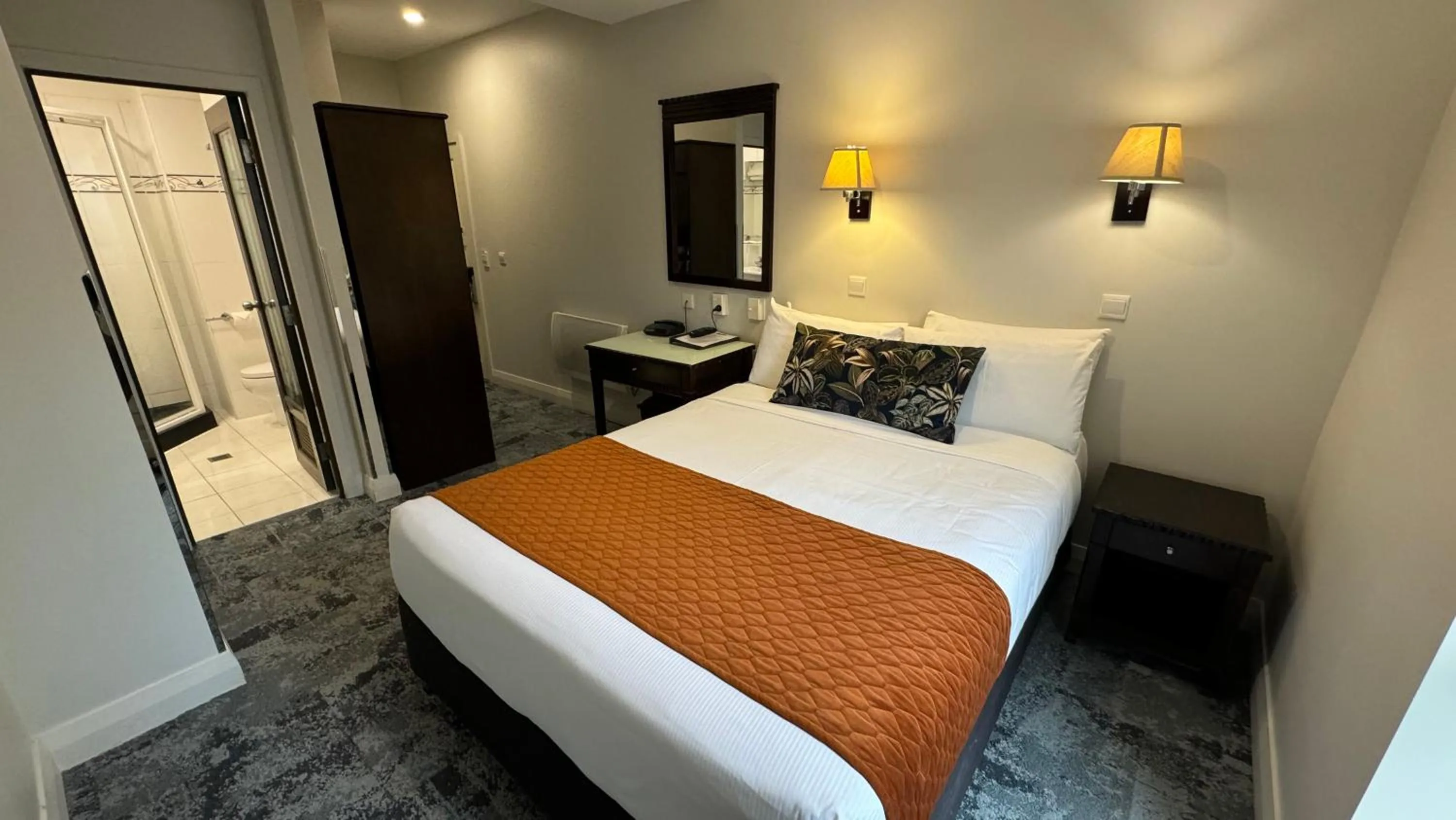 Bedroom, Bed in Trinity Hotel