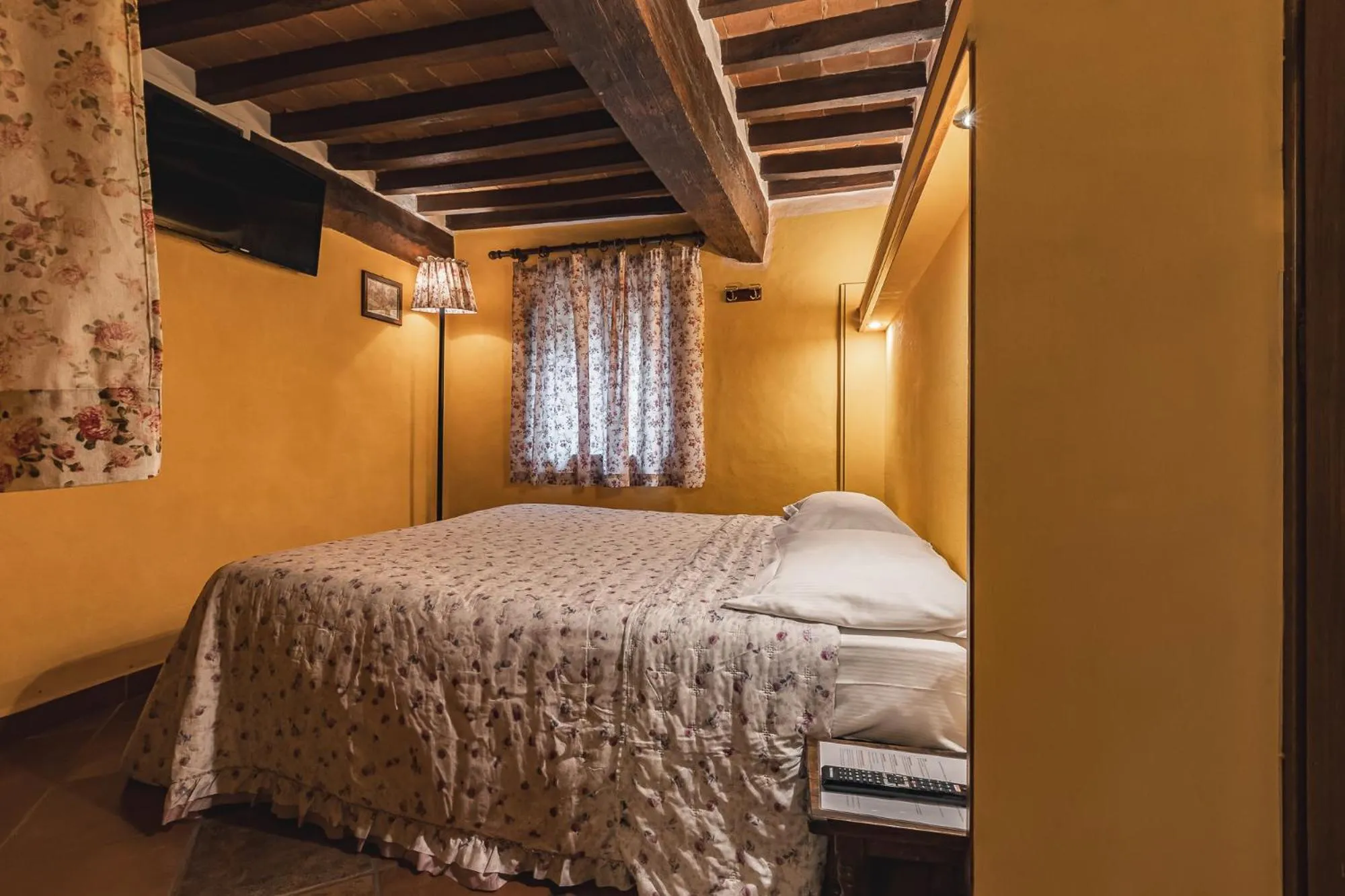 Photo of the whole room, Bed in Meublè Evoè