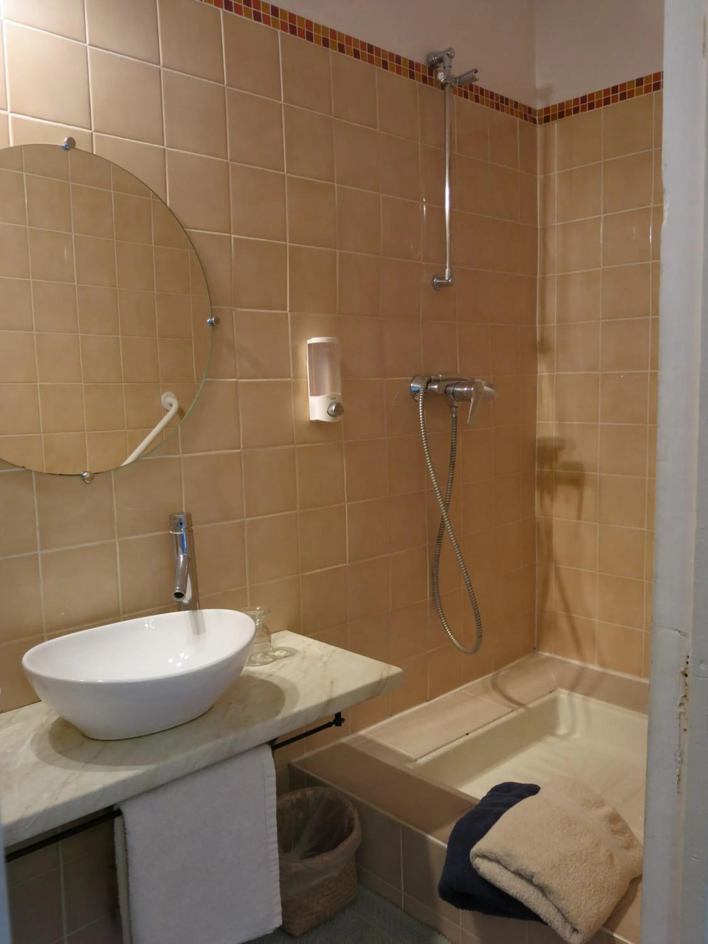 Shower in Domaine de Lamartine
