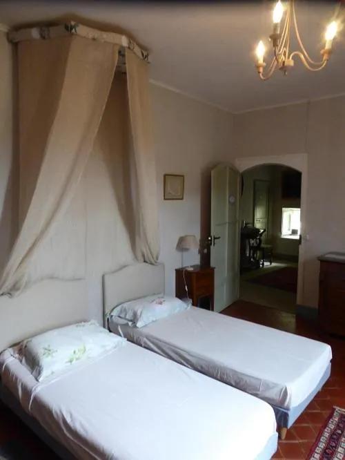 Photo of the whole room, Bed in Domaine de Lamartine