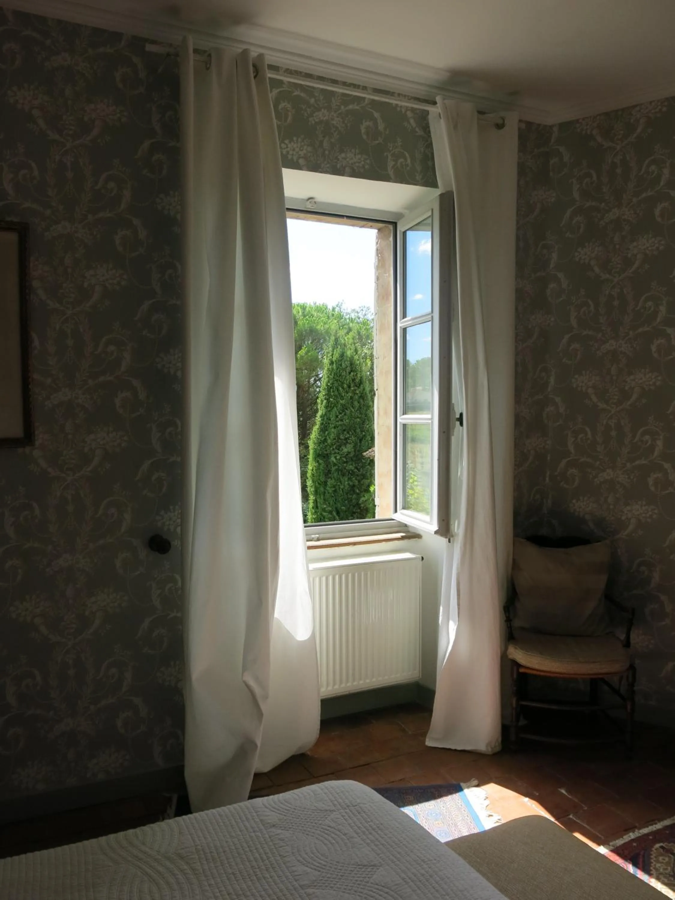 Photo of the whole room, Bed in Domaine de Lamartine
