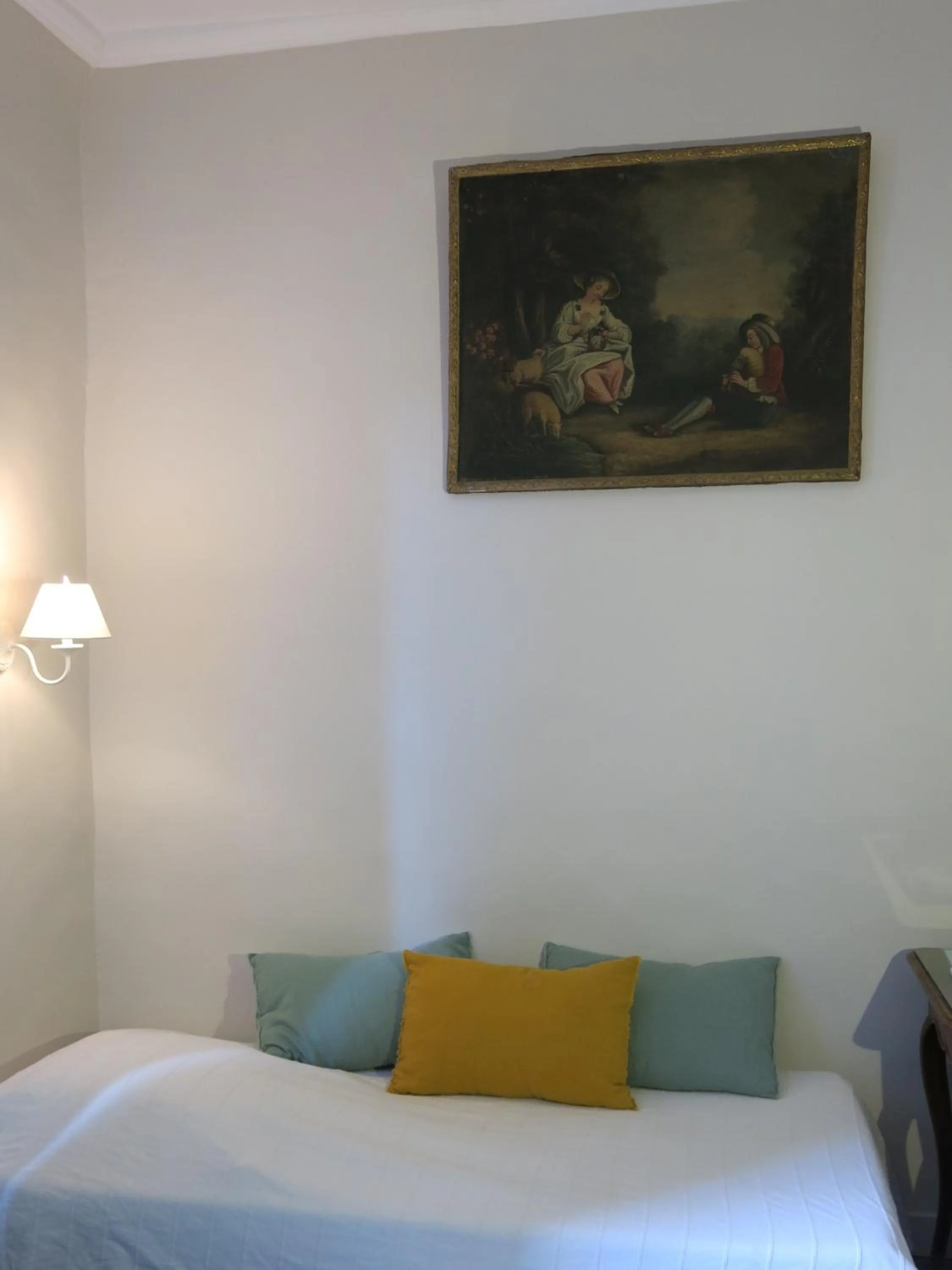 Photo of the whole room, Bed in Domaine de Lamartine