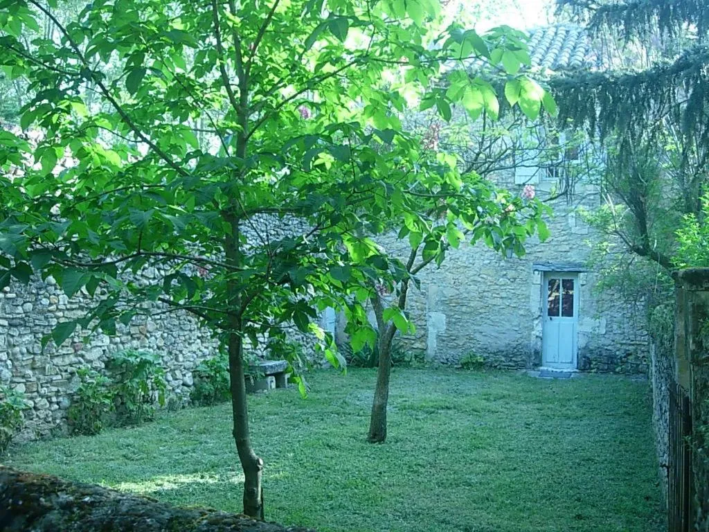 Garden view in Domaine de Lamartine