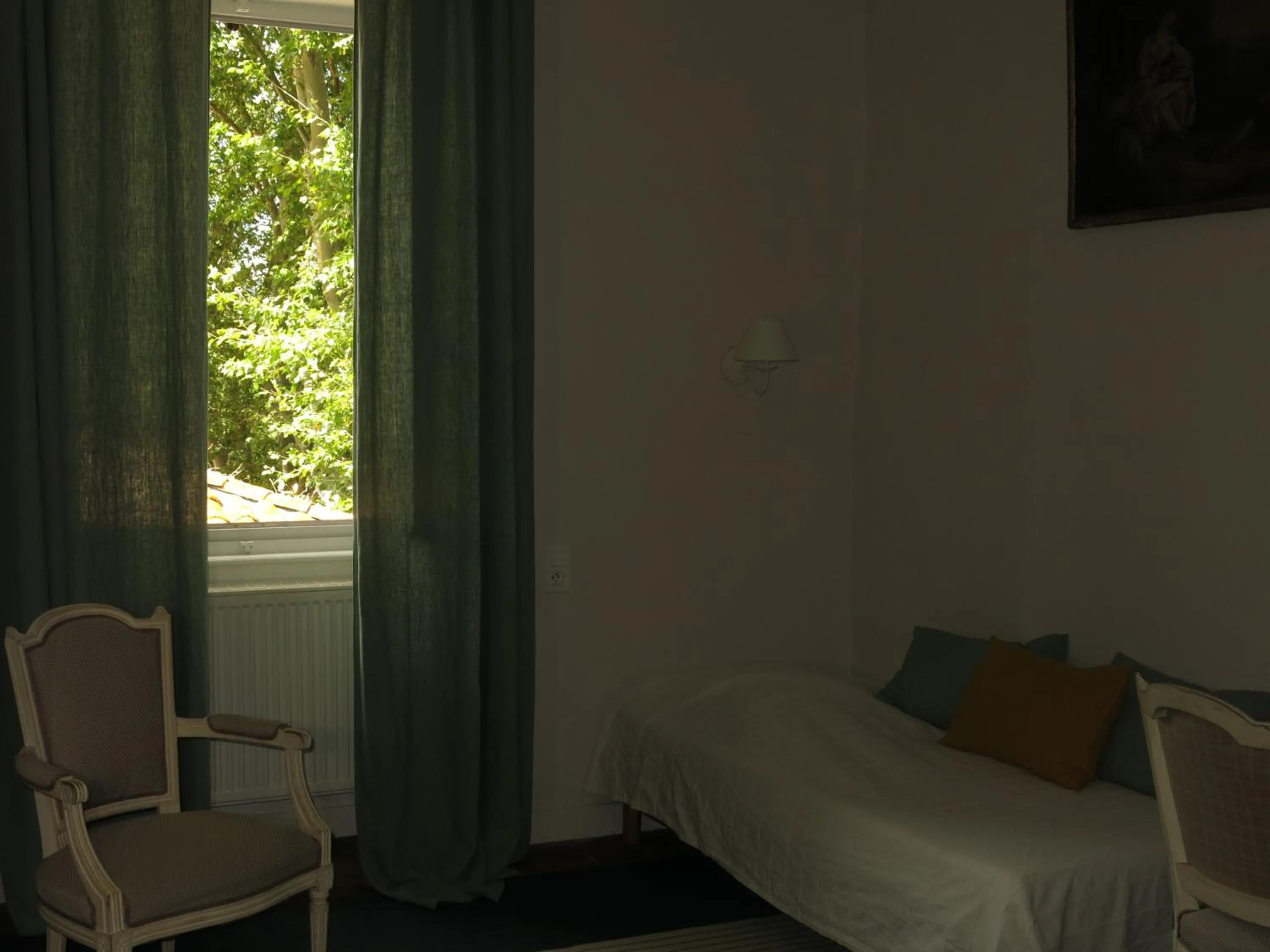 Photo of the whole room, Bed in Domaine de Lamartine