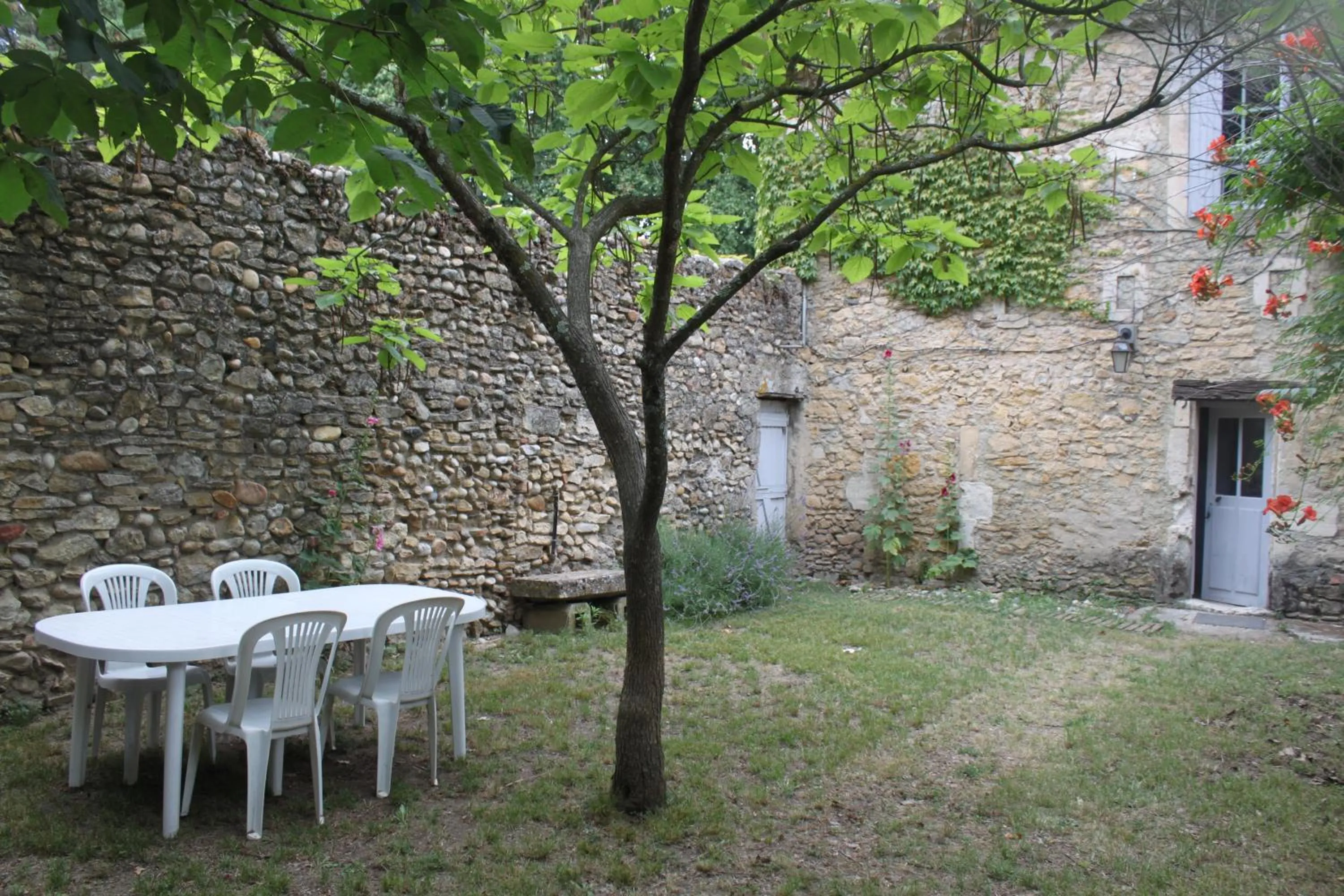 Garden view in Domaine de Lamartine