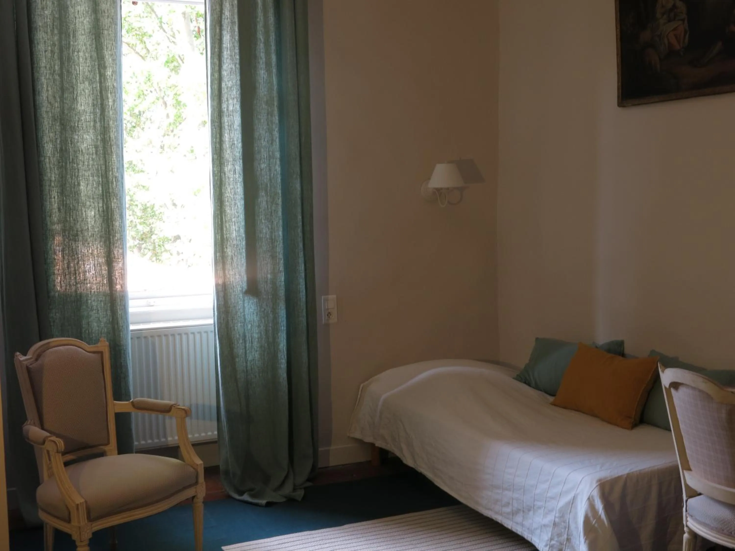 Photo of the whole room, Bed in Domaine de Lamartine