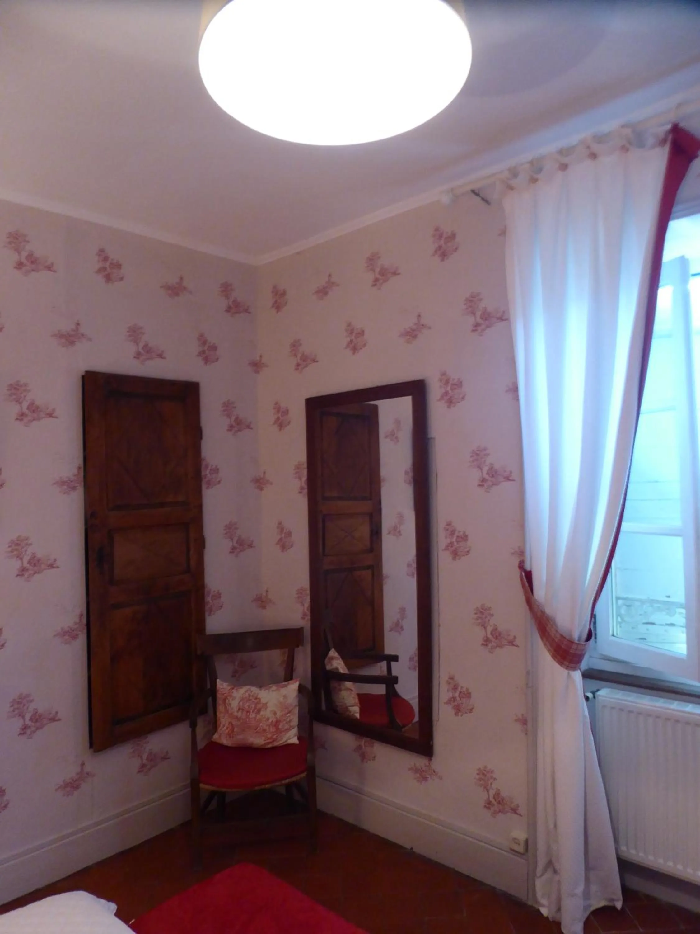 Photo of the whole room, Bed in Domaine de Lamartine
