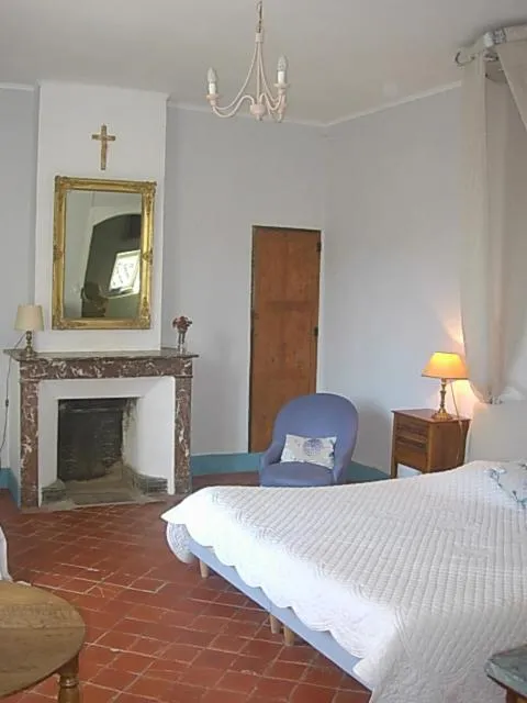 Photo of the whole room, Bed in Domaine de Lamartine