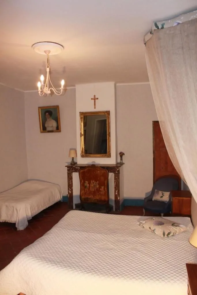 Photo of the whole room, Bed in Domaine de Lamartine