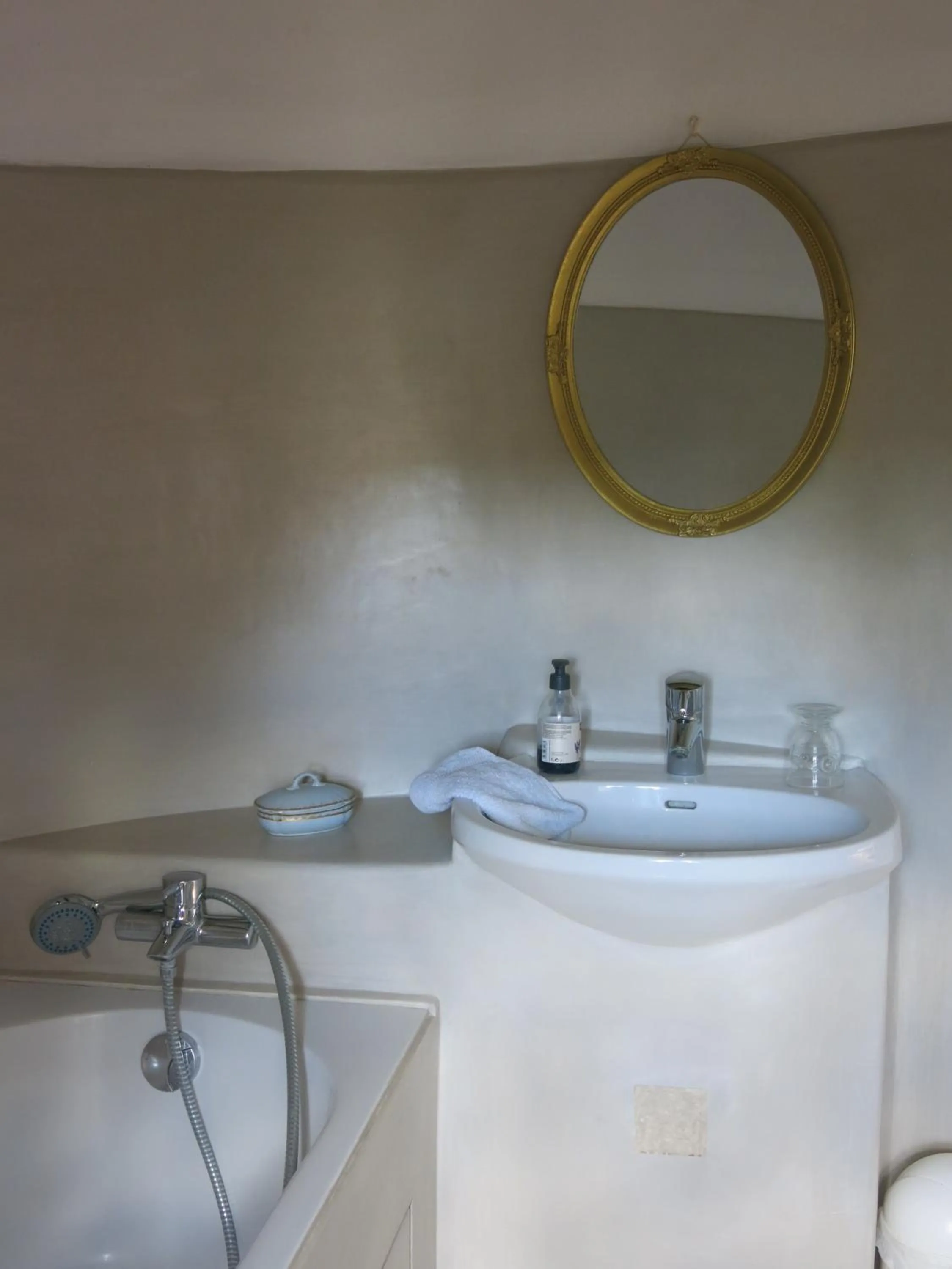Internal: Not applicable to any particular room in Domaine de Lamartine