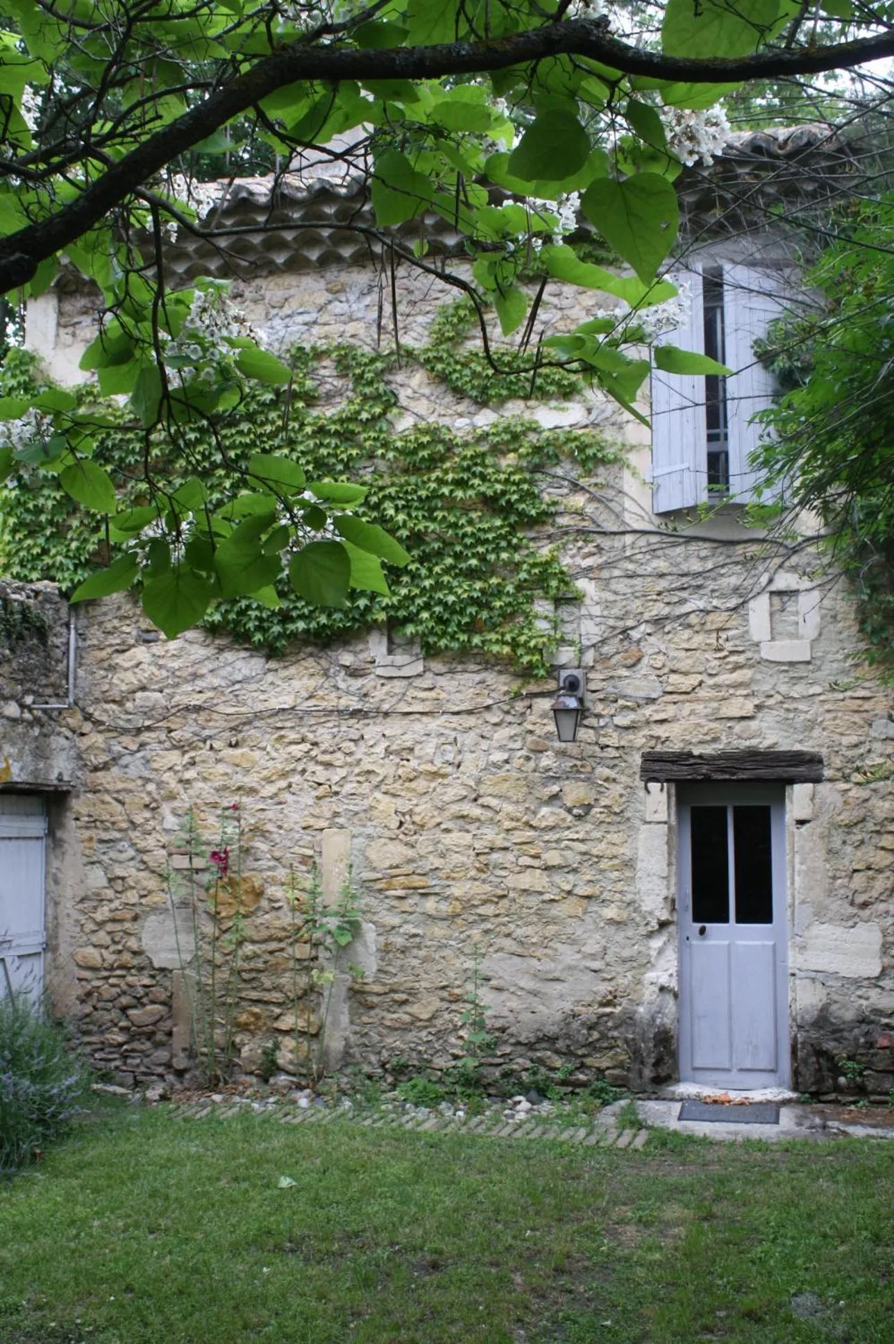Garden view in Domaine de Lamartine