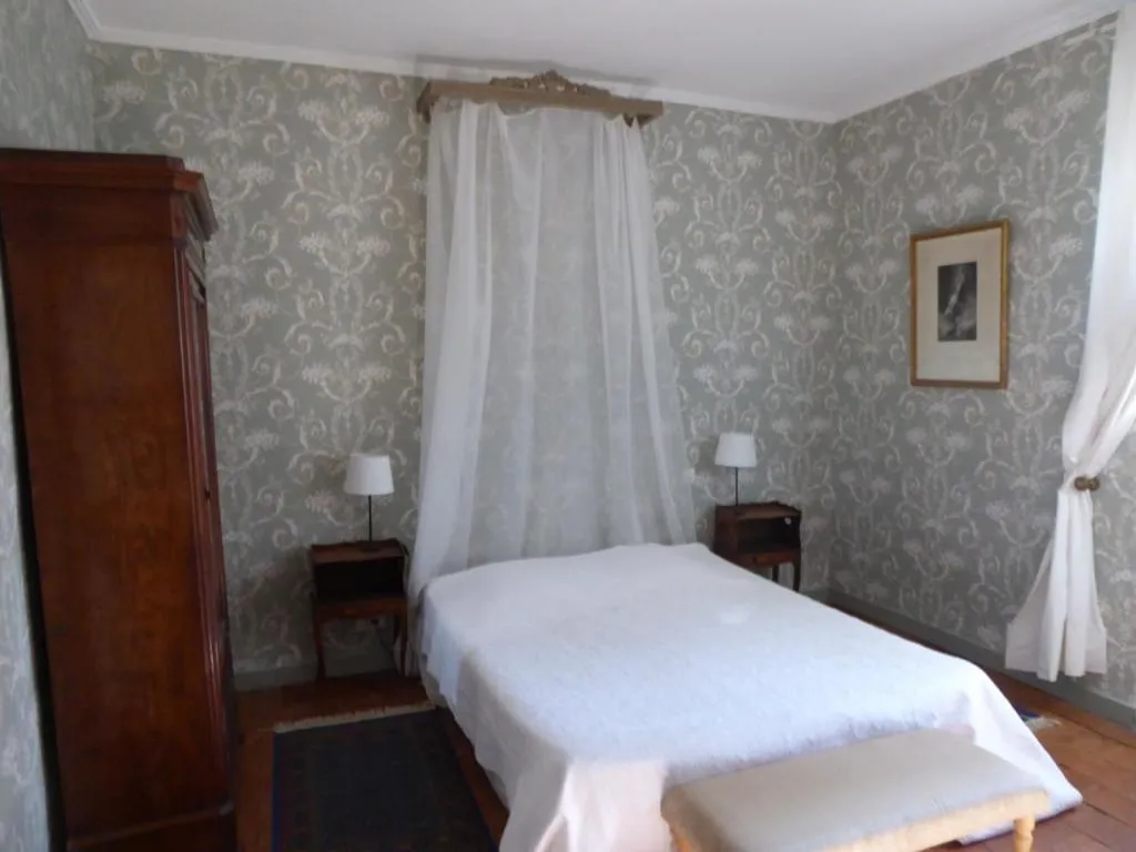Photo of the whole room, Bed in Domaine de Lamartine