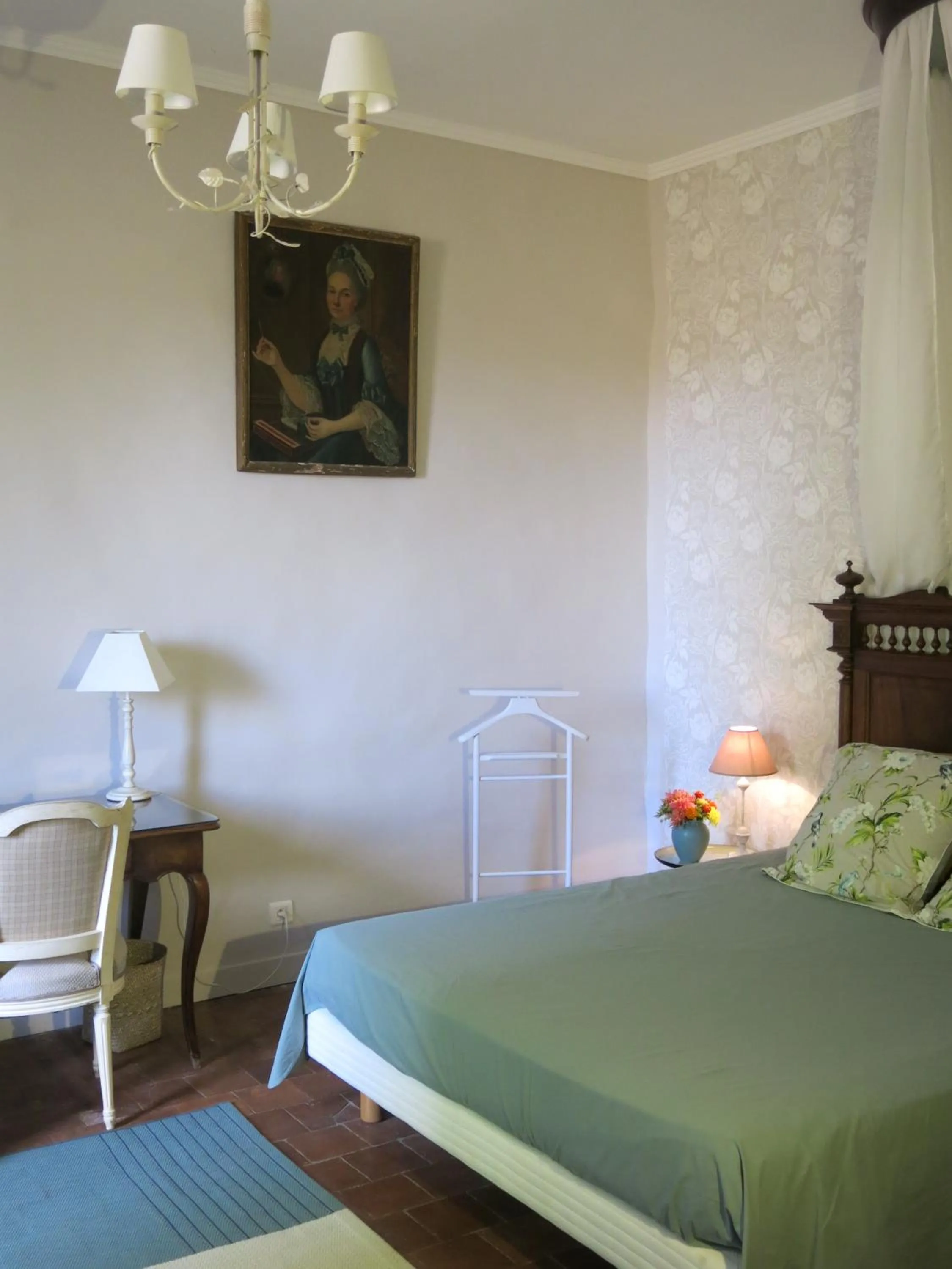 Photo of the whole room, Bed in Domaine de Lamartine