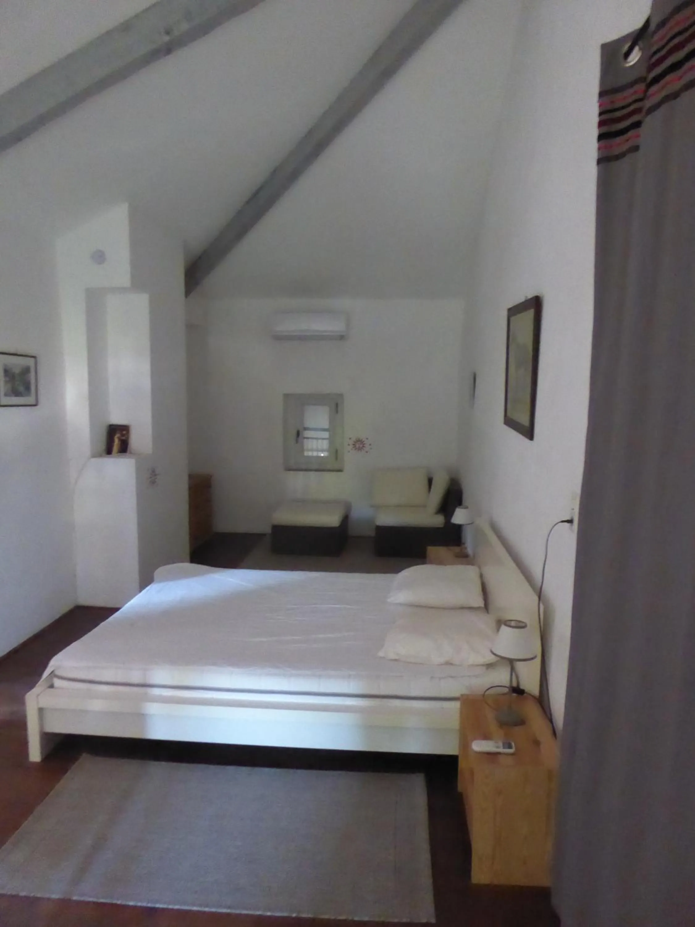 Photo of the whole room, Bed in Domaine de Lamartine