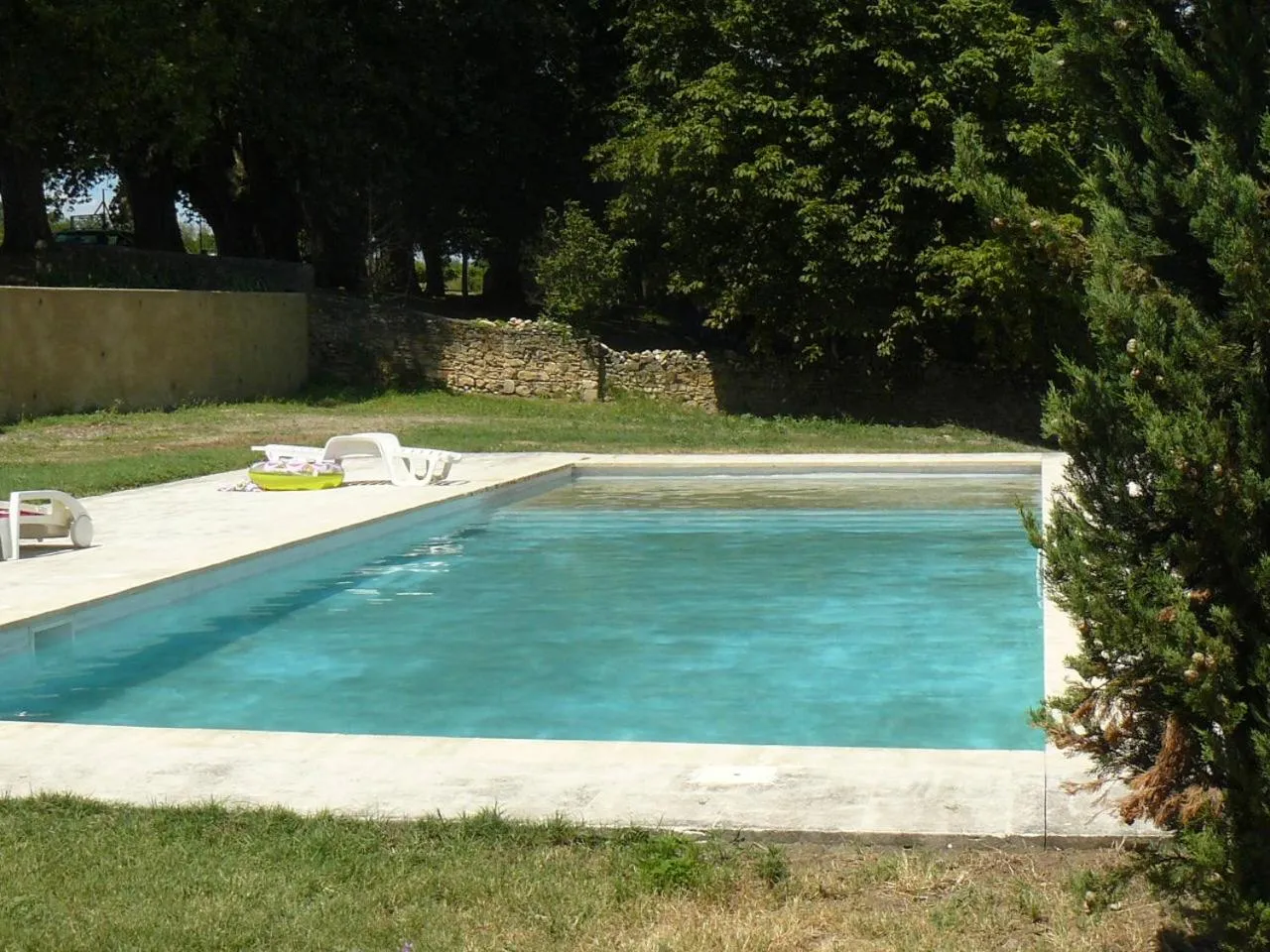 Pool view in Domaine de Lamartine