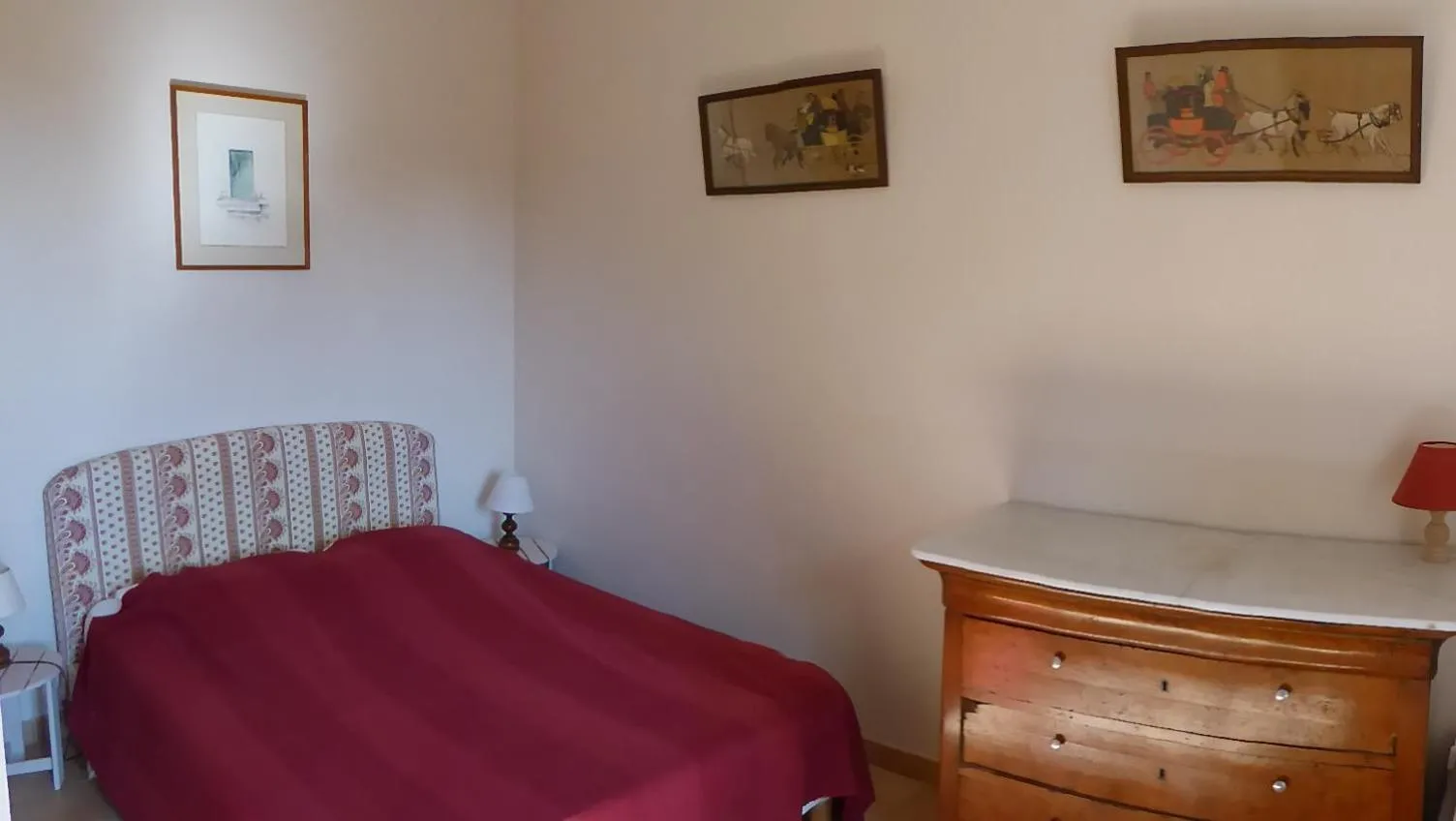 Photo of the whole room, Bed in Domaine de Lamartine