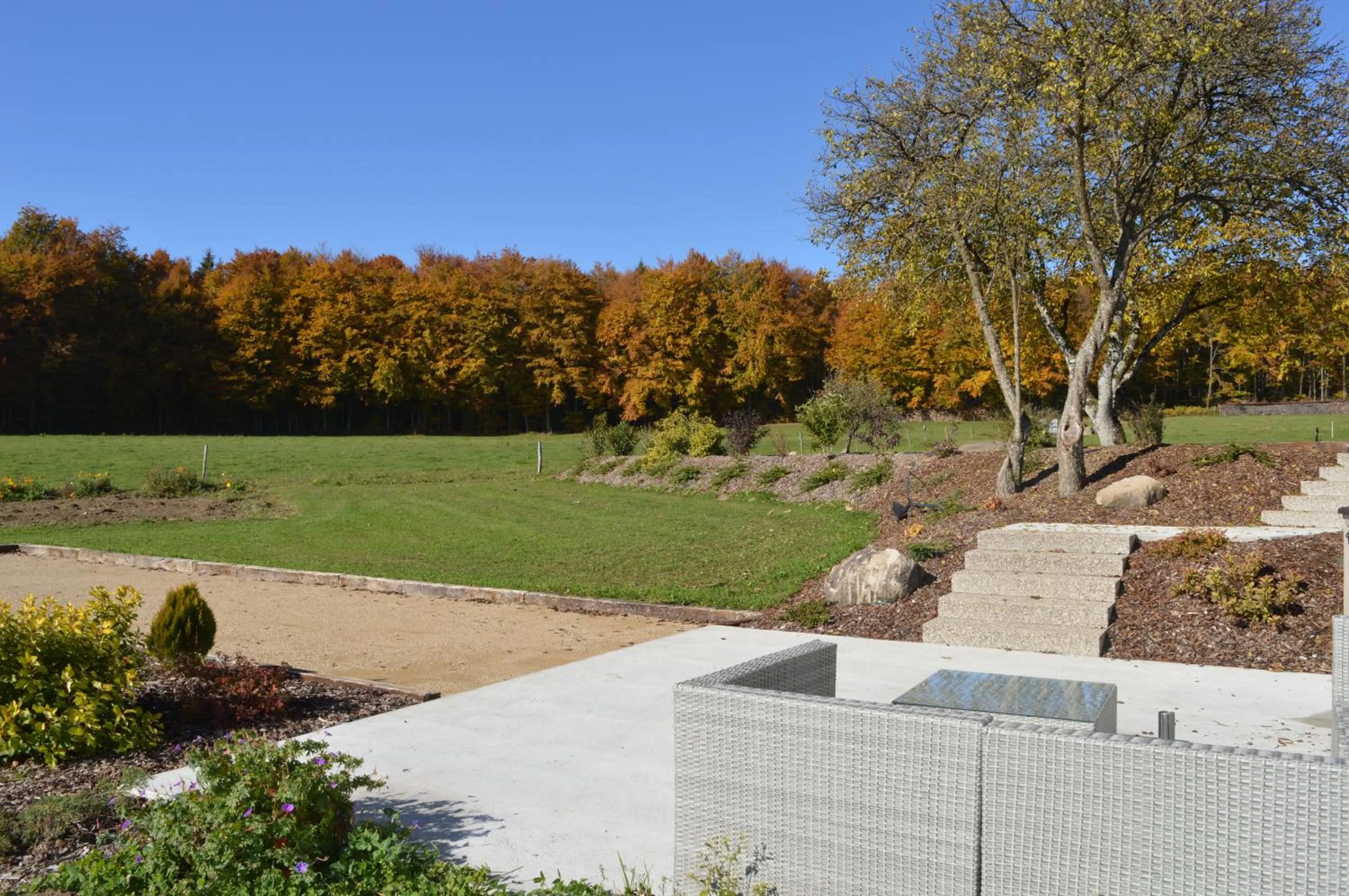 Garden view in Chambres et table d'hôtes La Trottelée