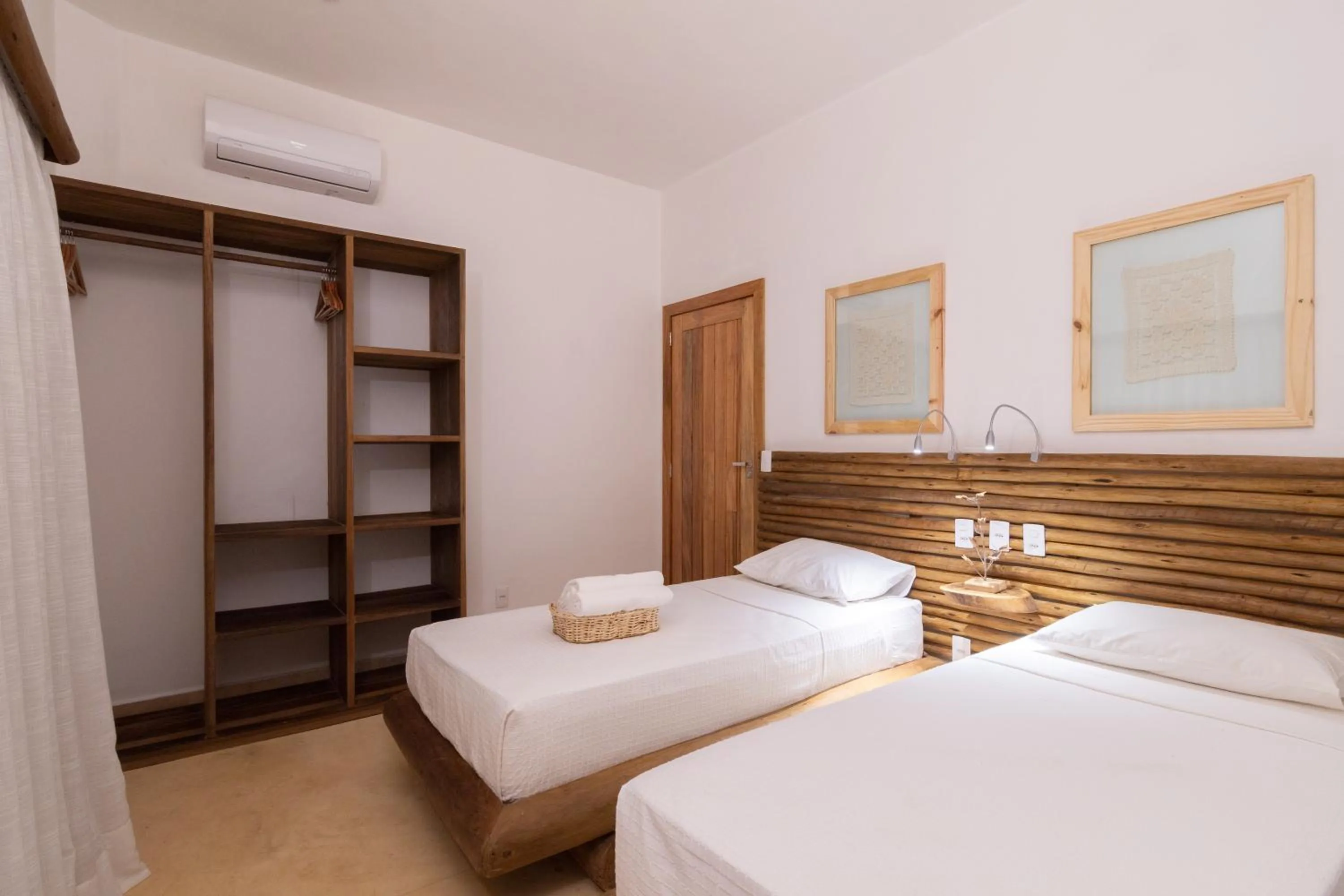 Shower, Bed in CasaLô Hotel