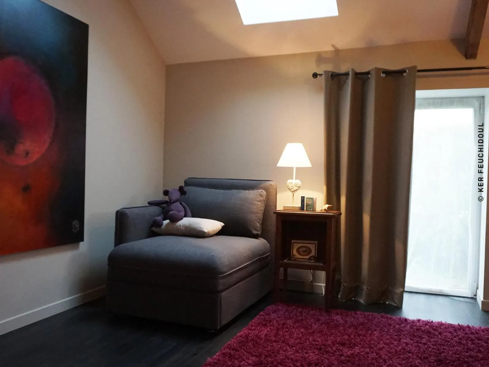 Seating area, Bed in Ker Feuchidoul