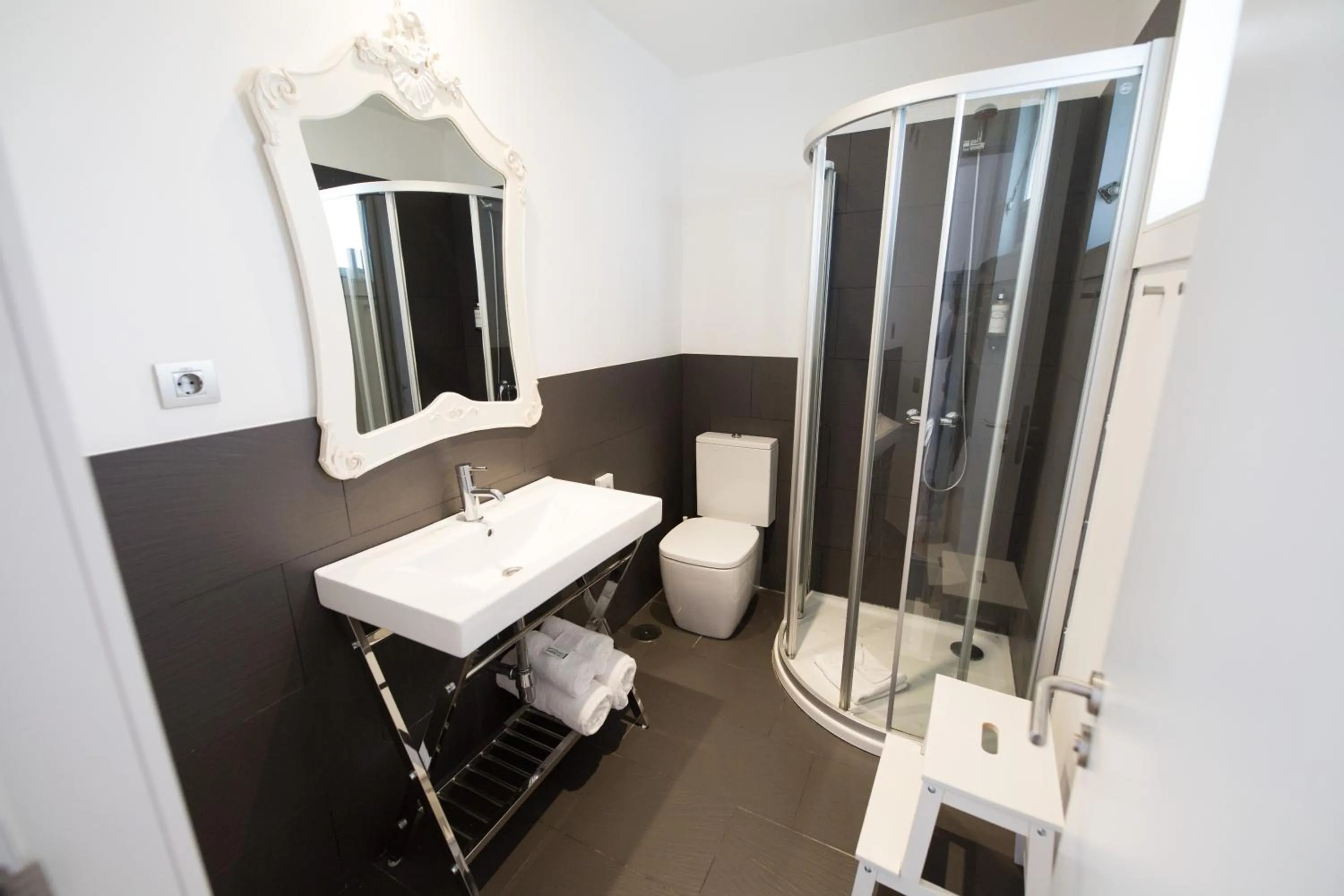 Shower in Hotel Catalina