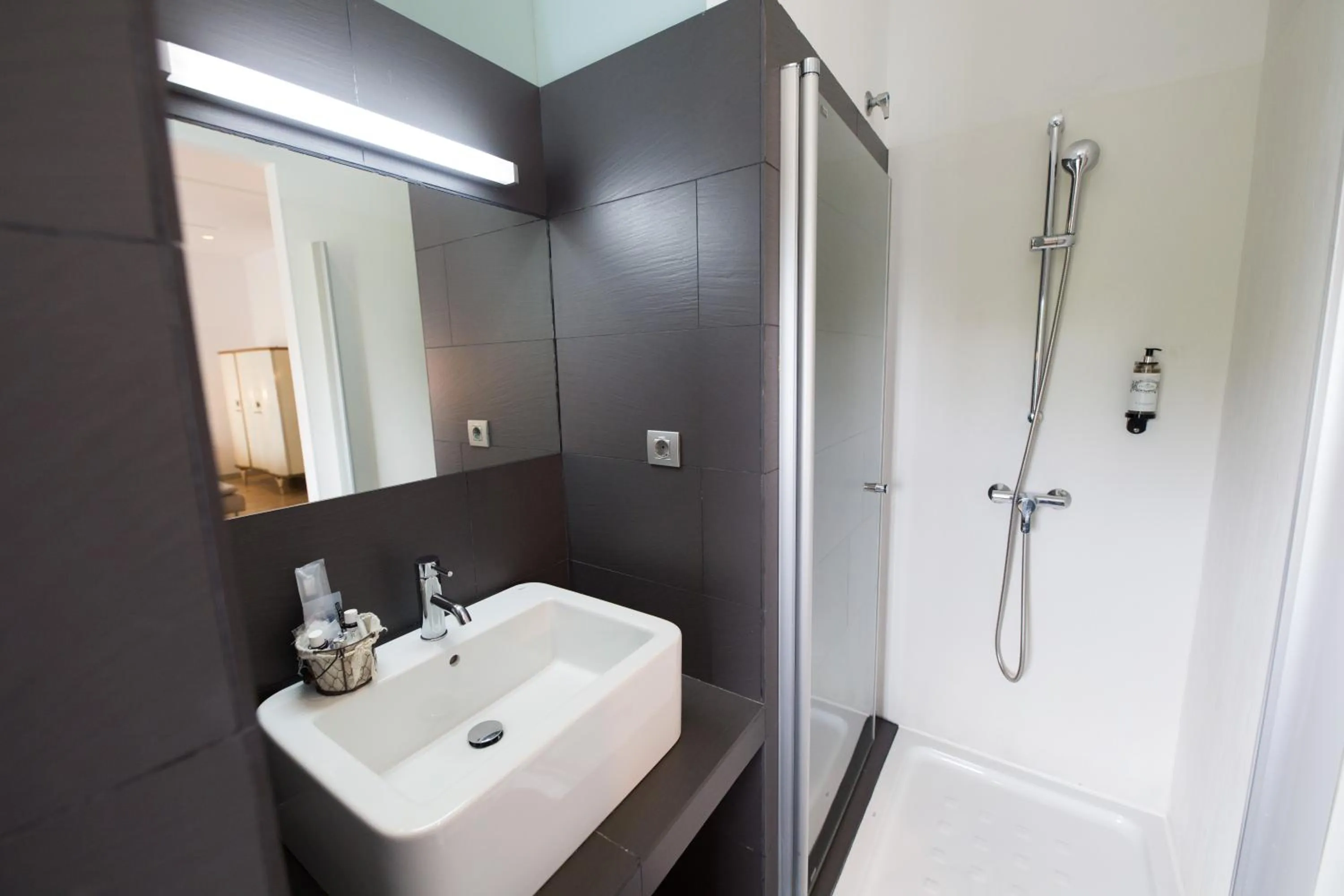 Photo of the whole room in Hotel Catalina