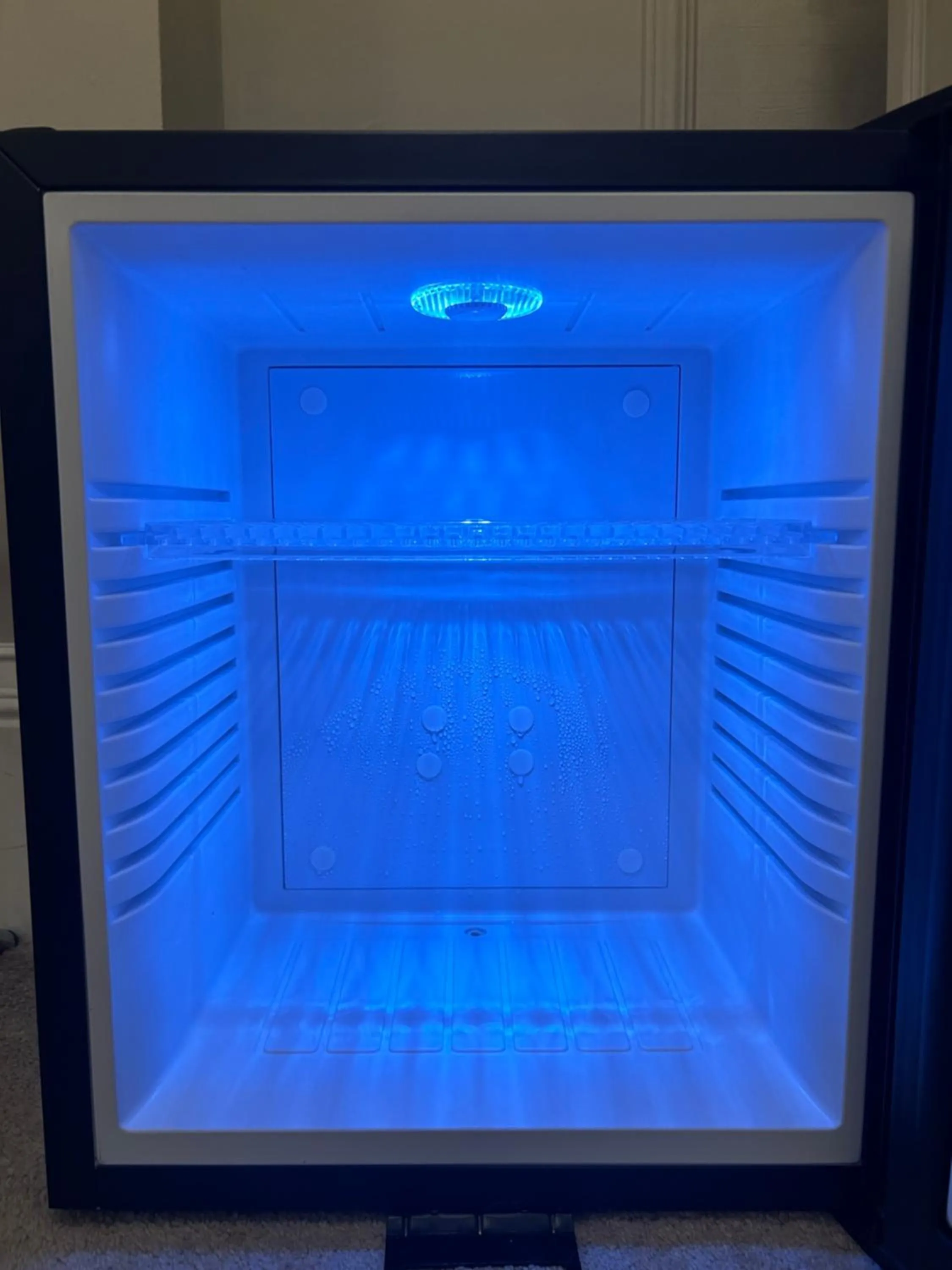 minibar in Lansdowne House with Private Car Park