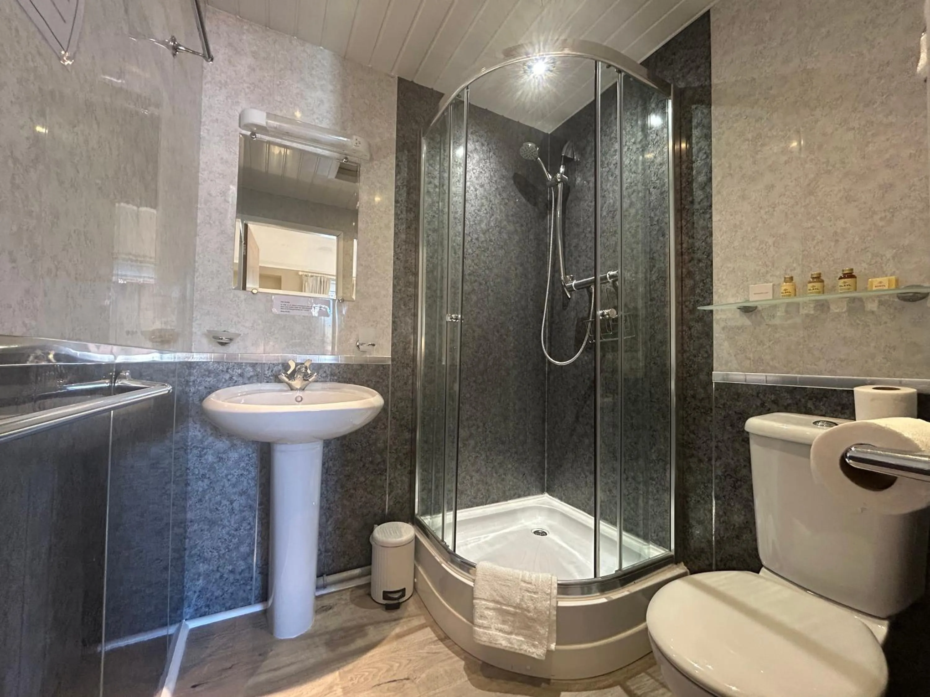 Bathroom in Lansdowne House with Private Car Park