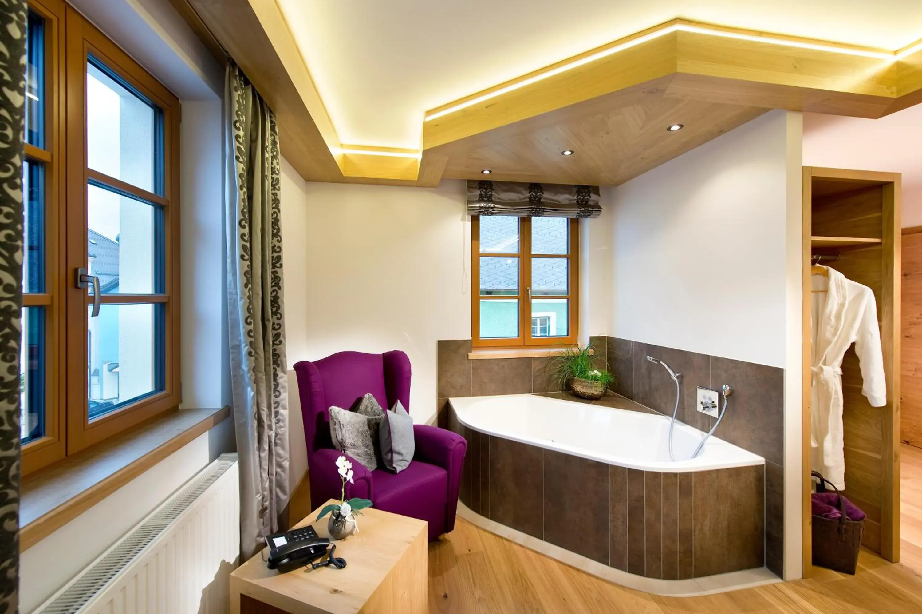 Deluxe Double Room with Bath - single occupancy in Hotel Gambswirt Deluxe Double Room with Bath - single occupancy in Hotel Gambswirt