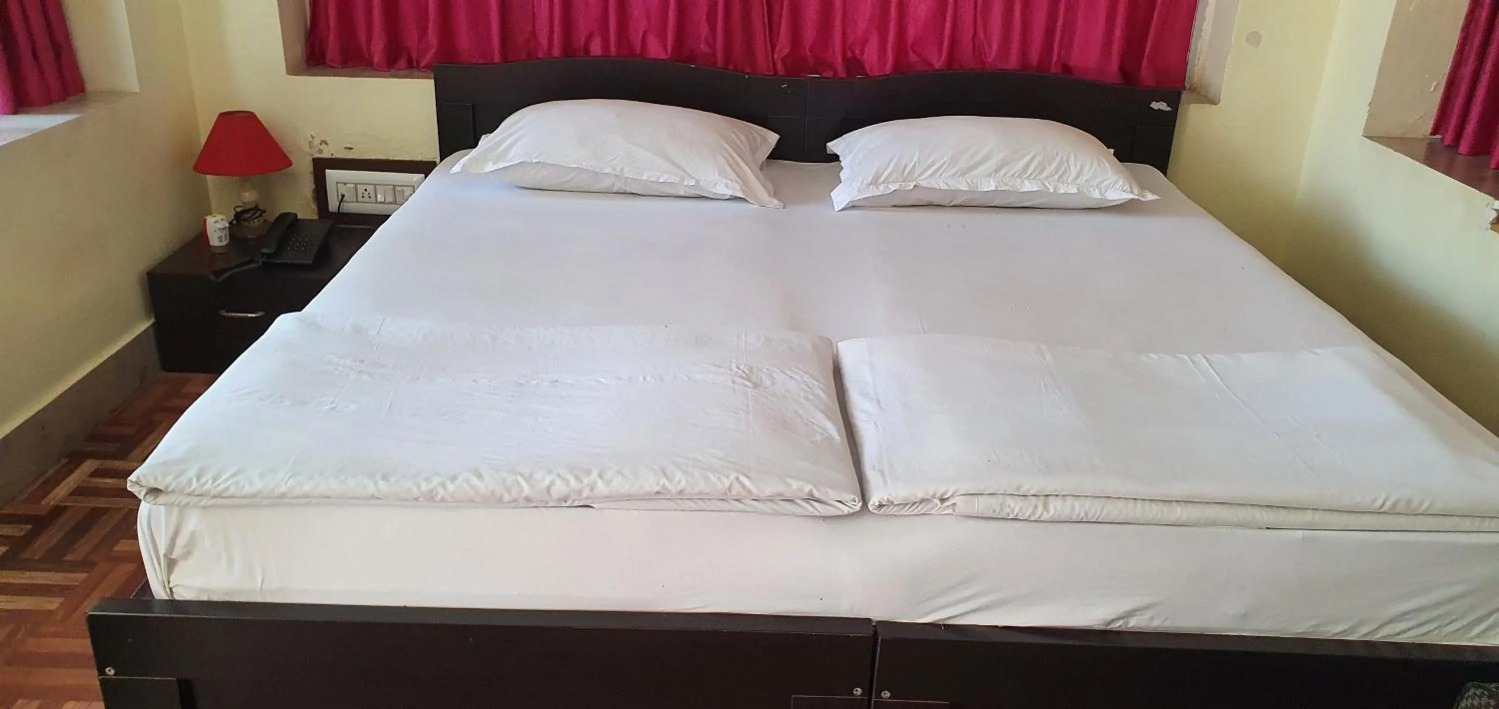 Photo of the whole room, Bed in Hotel Gandhara