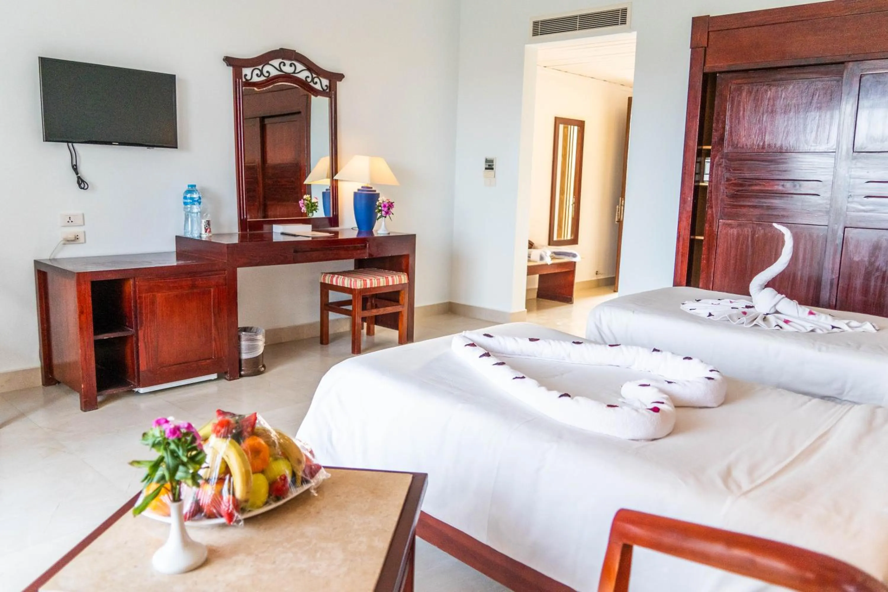 Bed in Brayka Bay Reef Resort