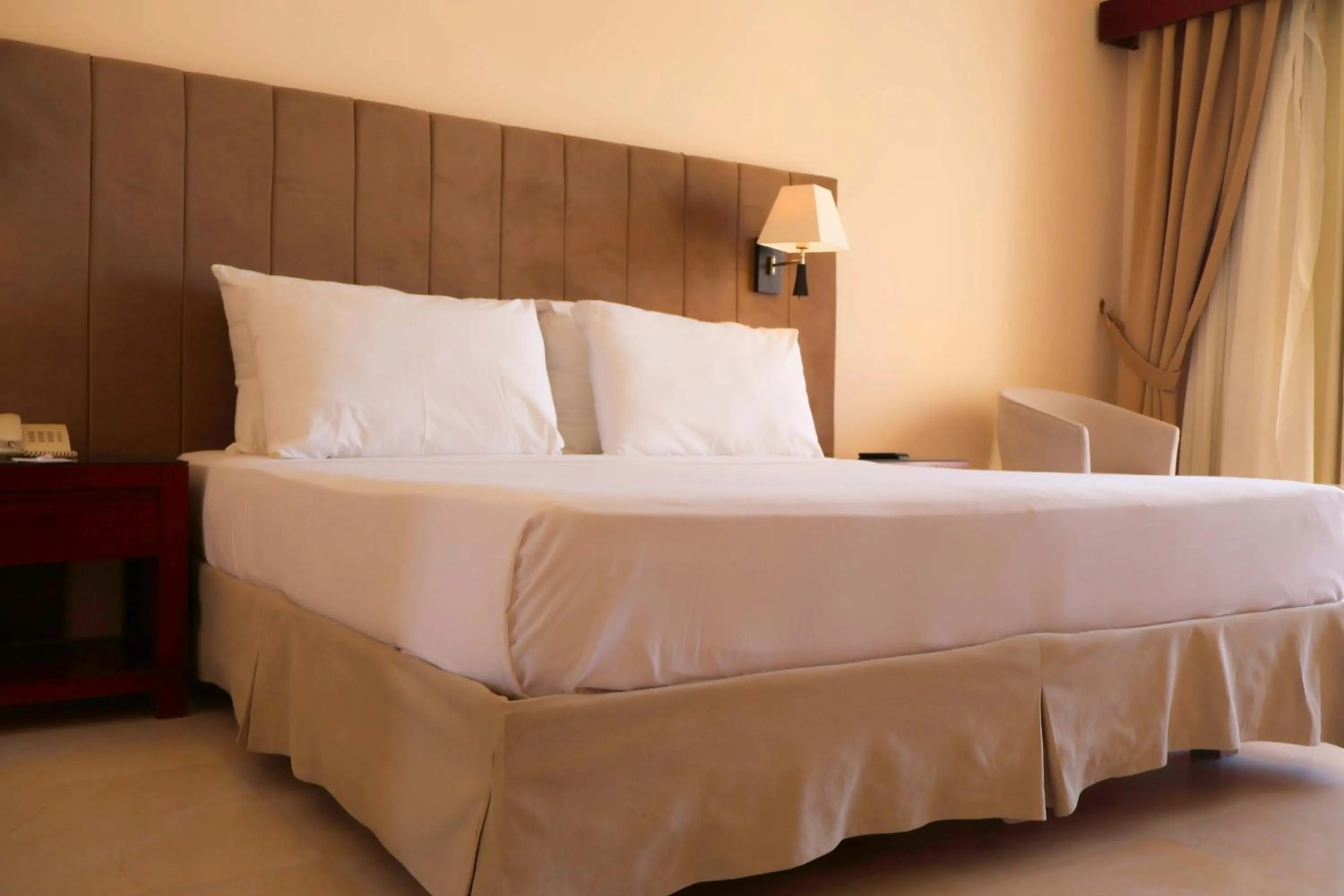 Bed in Brayka Bay Reef Resort