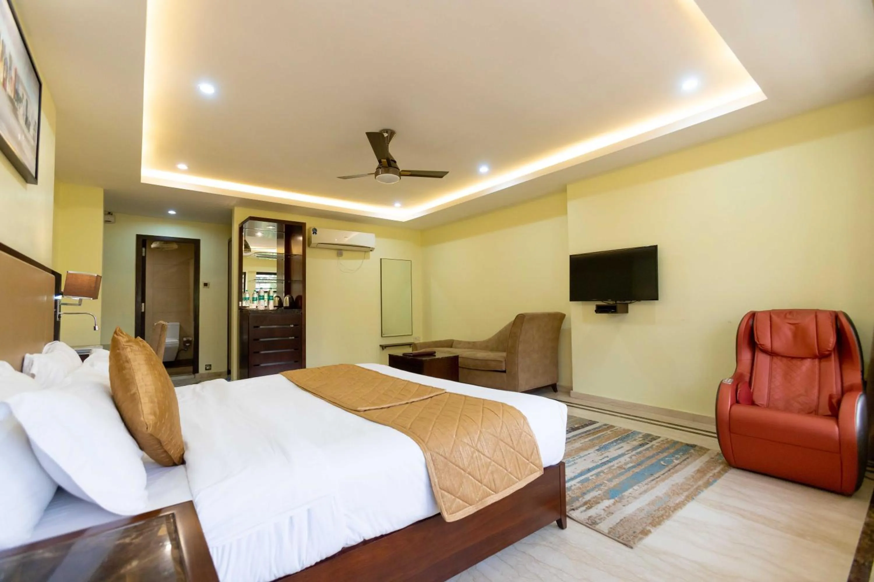 Bedroom, Bed in Hotel Godwin - Colaba