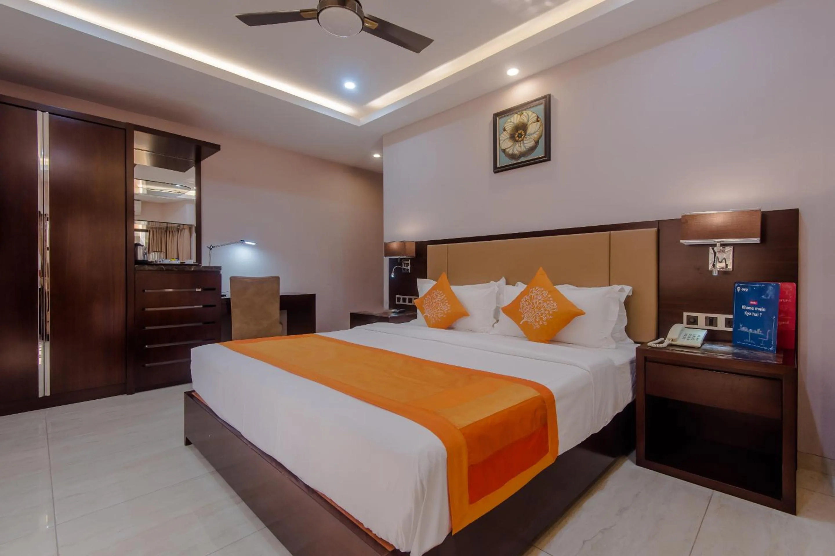 Bedroom, Bed in Hotel Godwin - Colaba
