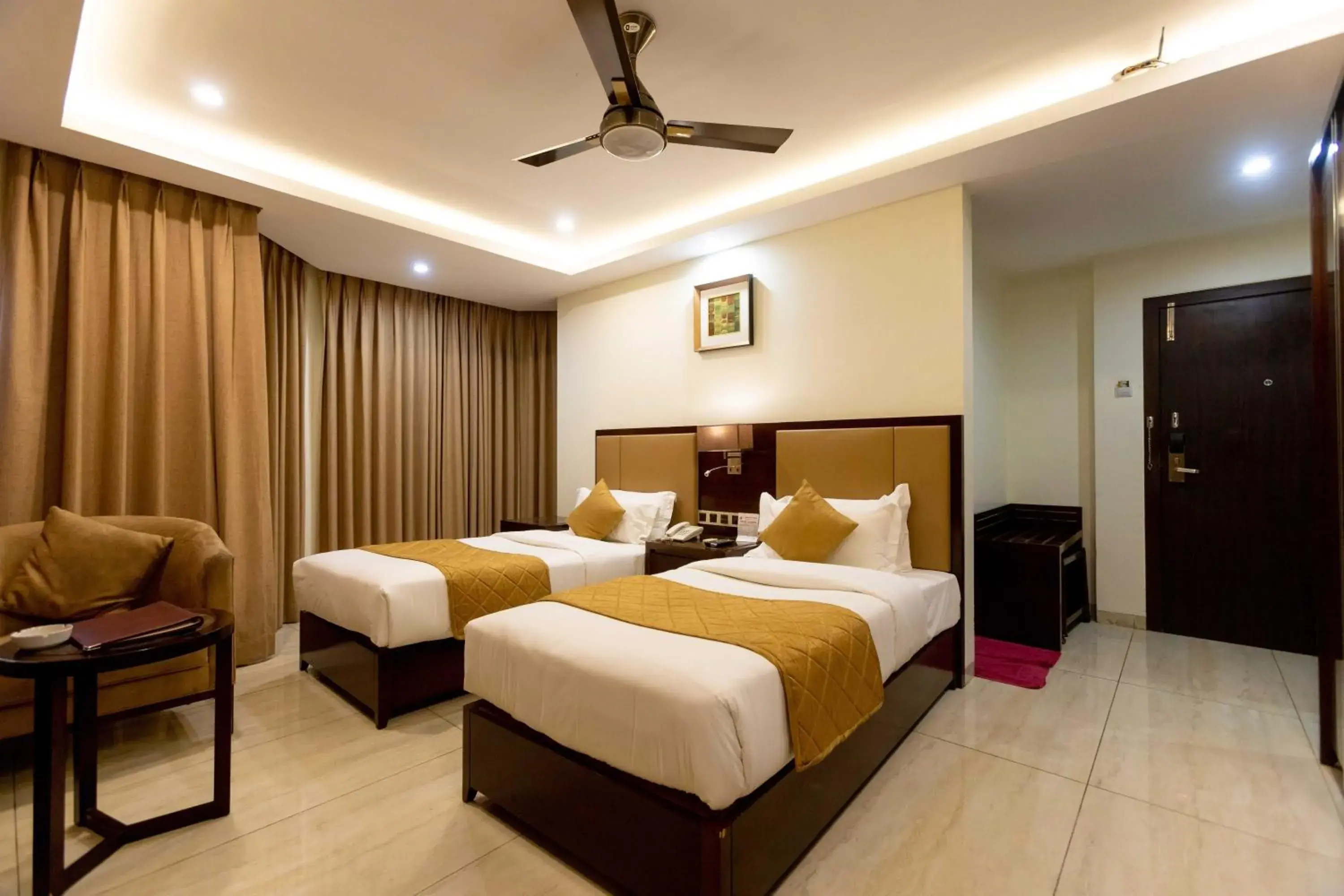 Bedroom, Bed in Hotel Godwin - Colaba Bedroom, Bed in Hotel Godwin - Colaba