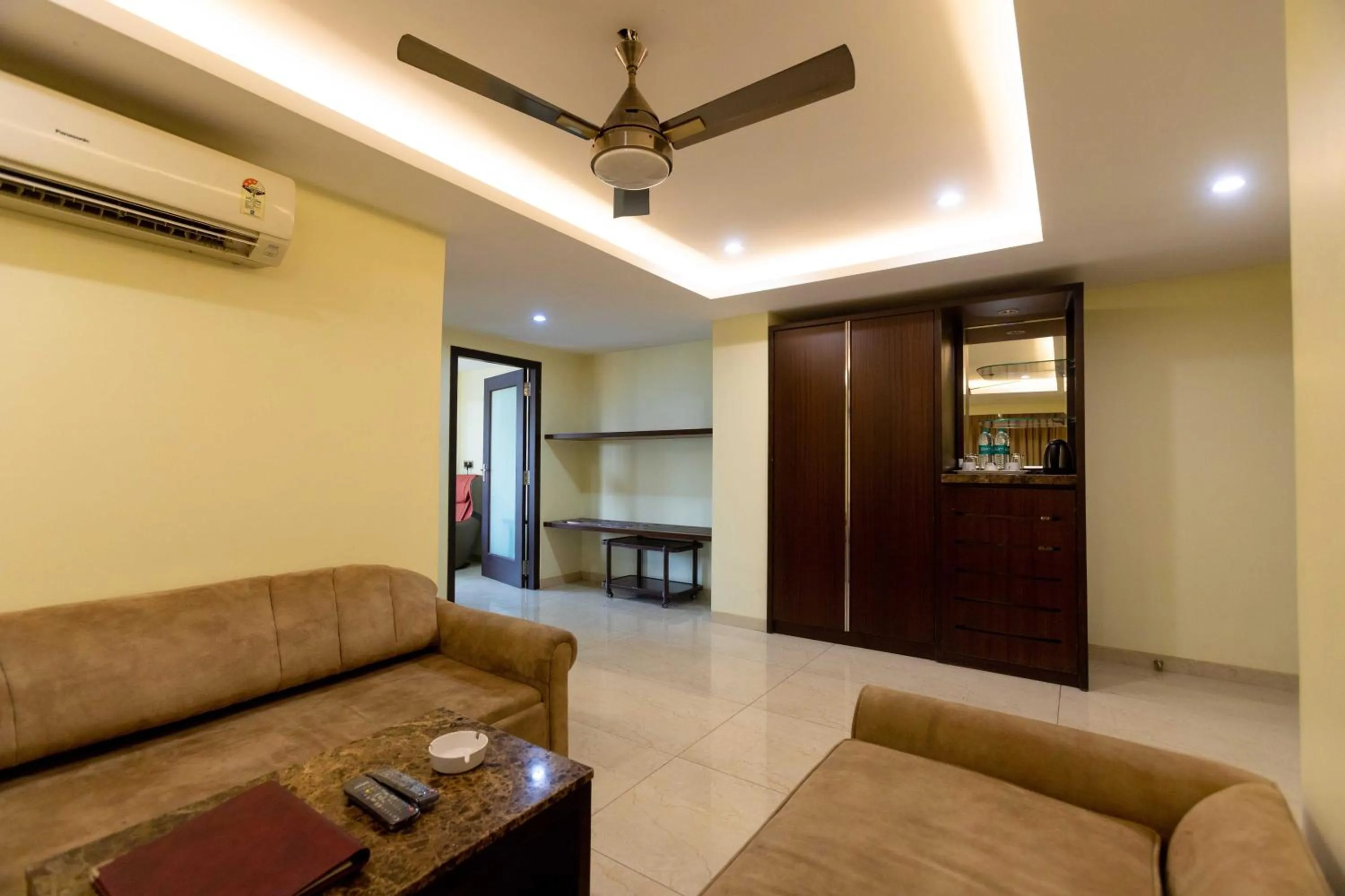 Living room in Hotel Godwin - Colaba