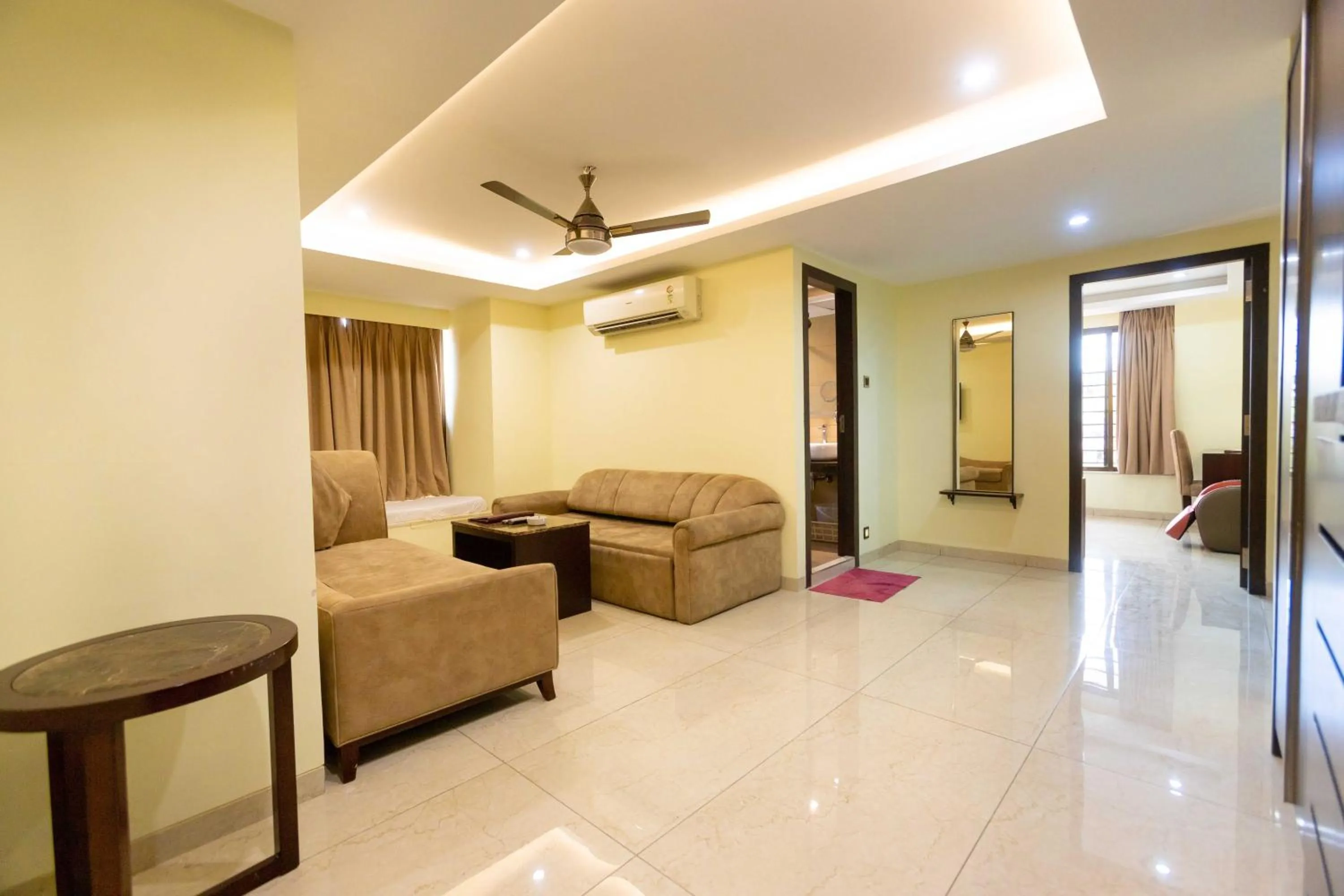 Living room in Hotel Godwin - Colaba