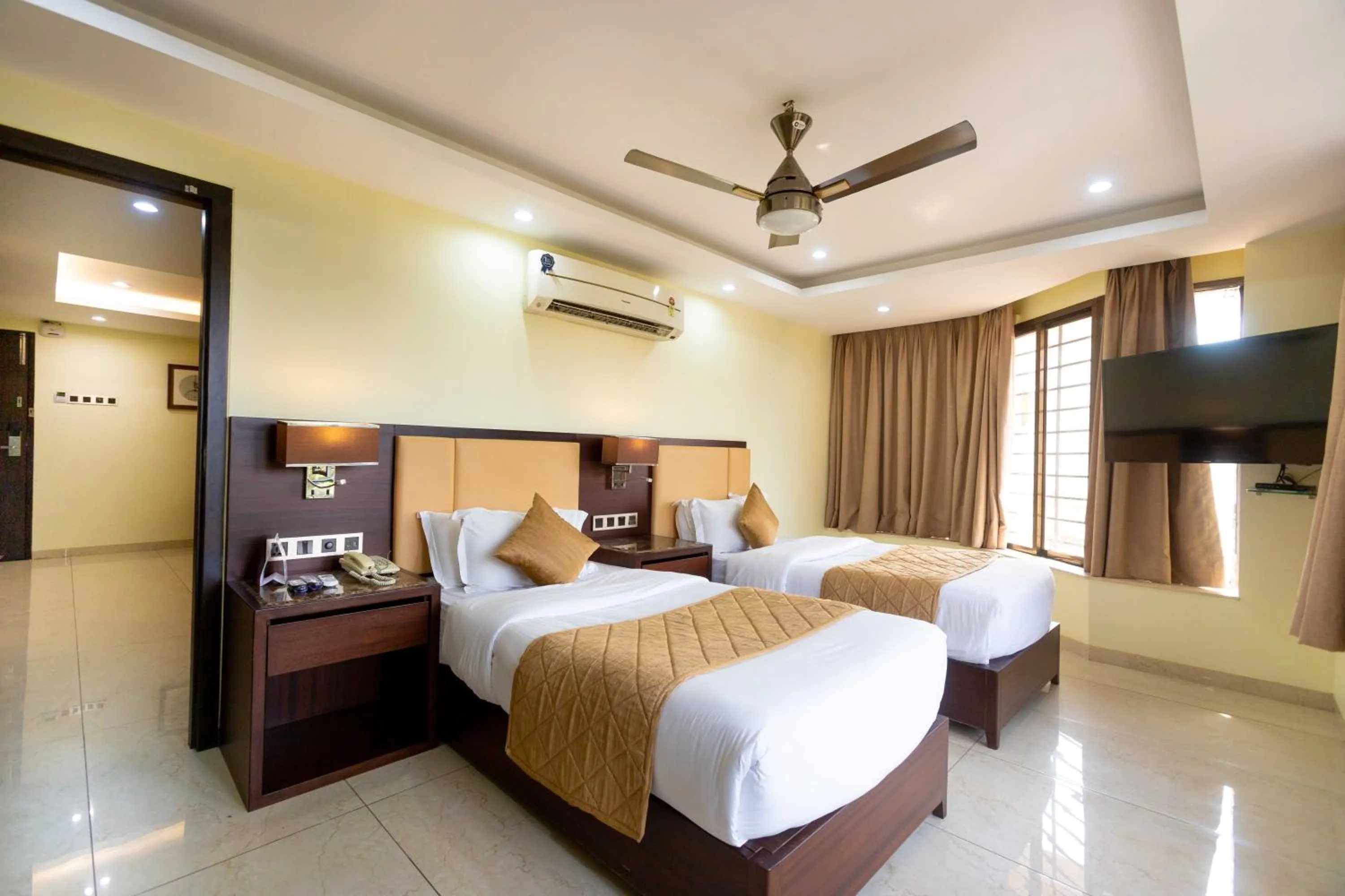 Bed in Hotel Godwin - Colaba