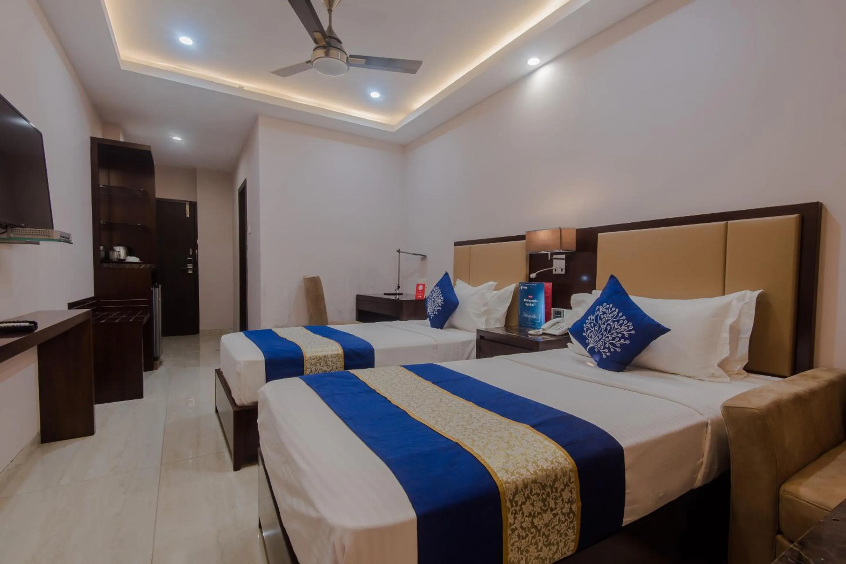 Bedroom, Bed in Hotel Godwin - Colaba