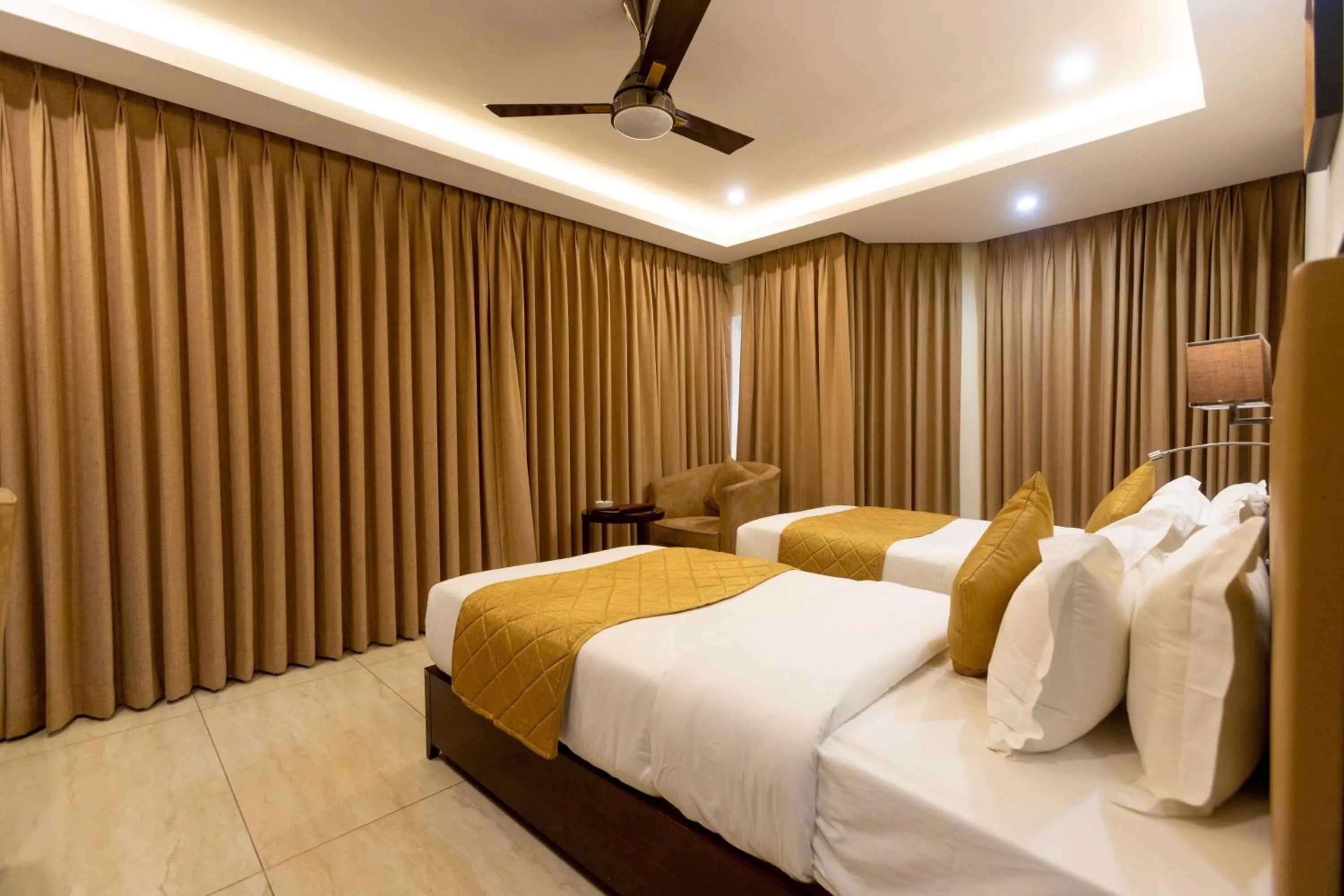 Bedroom, Bed in Hotel Godwin - Colaba