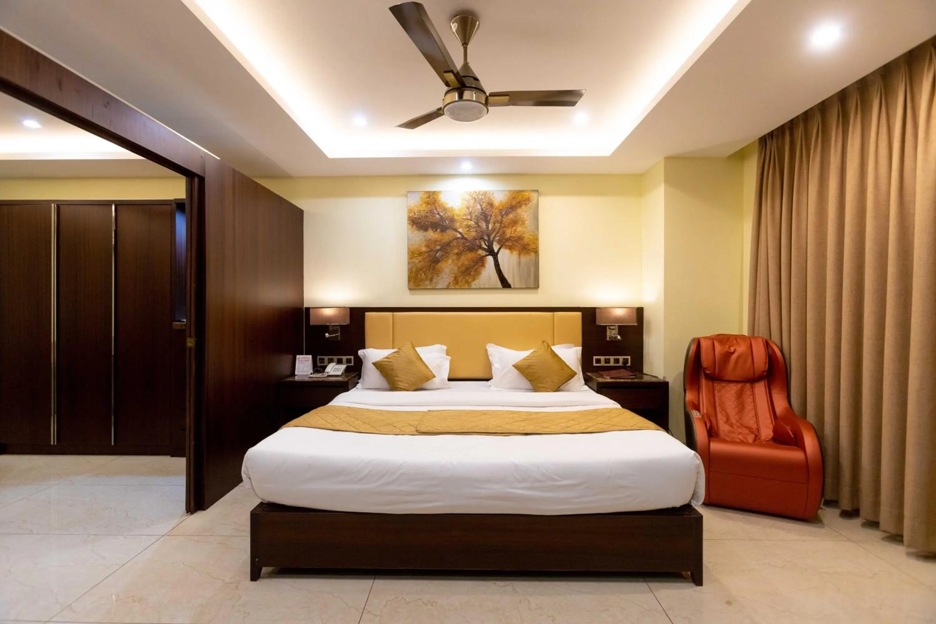 Photo of the whole room, Bed in Hotel Godwin - Colaba