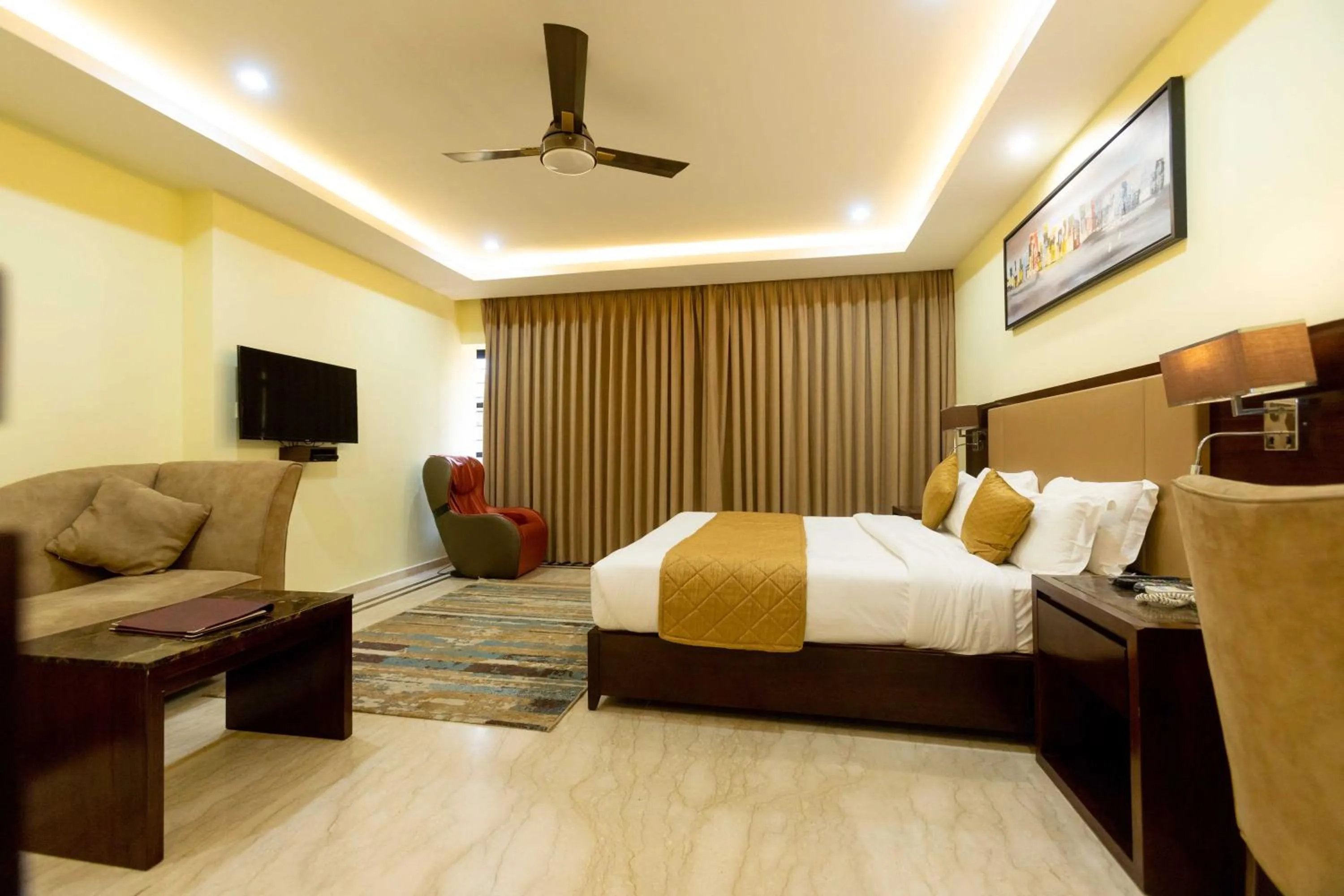 Bedroom, Bed in Hotel Godwin - Colaba