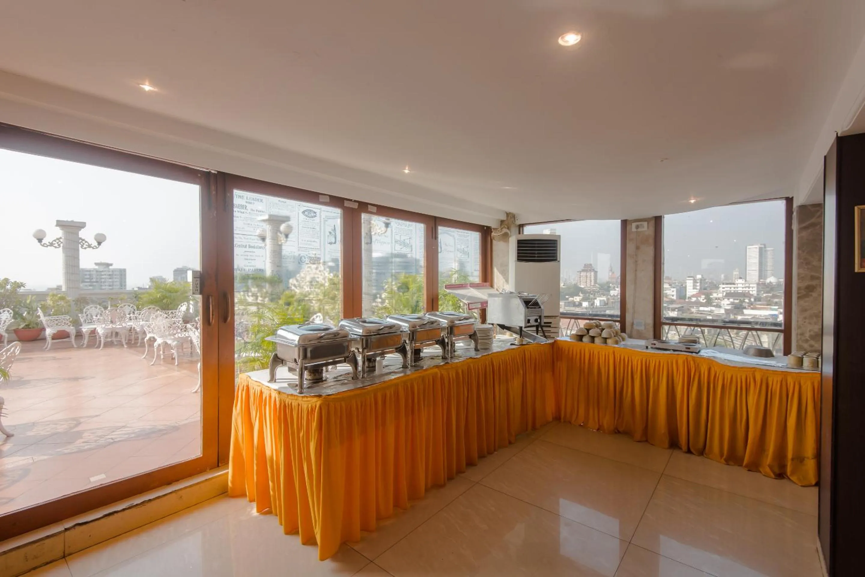 Buffet breakfast in Hotel Godwin - Colaba