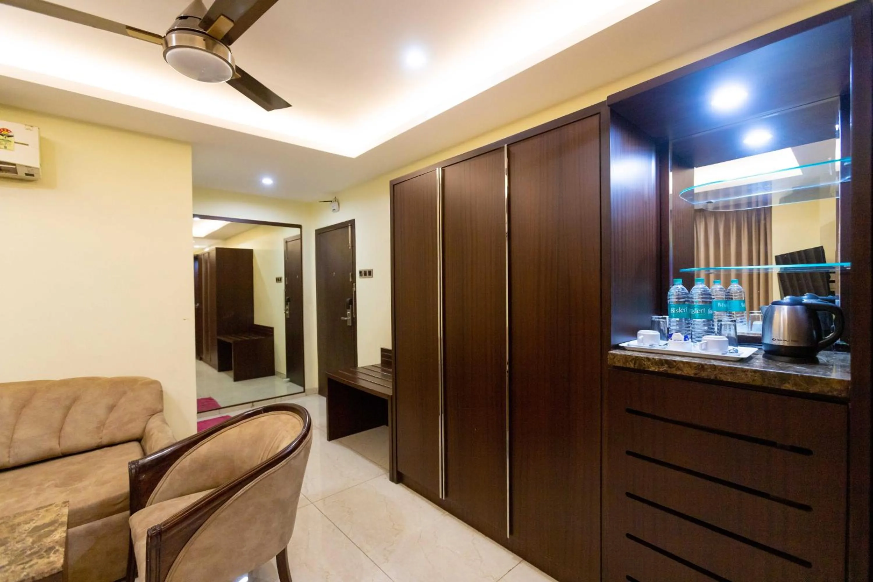 Living room in Hotel Godwin - Colaba