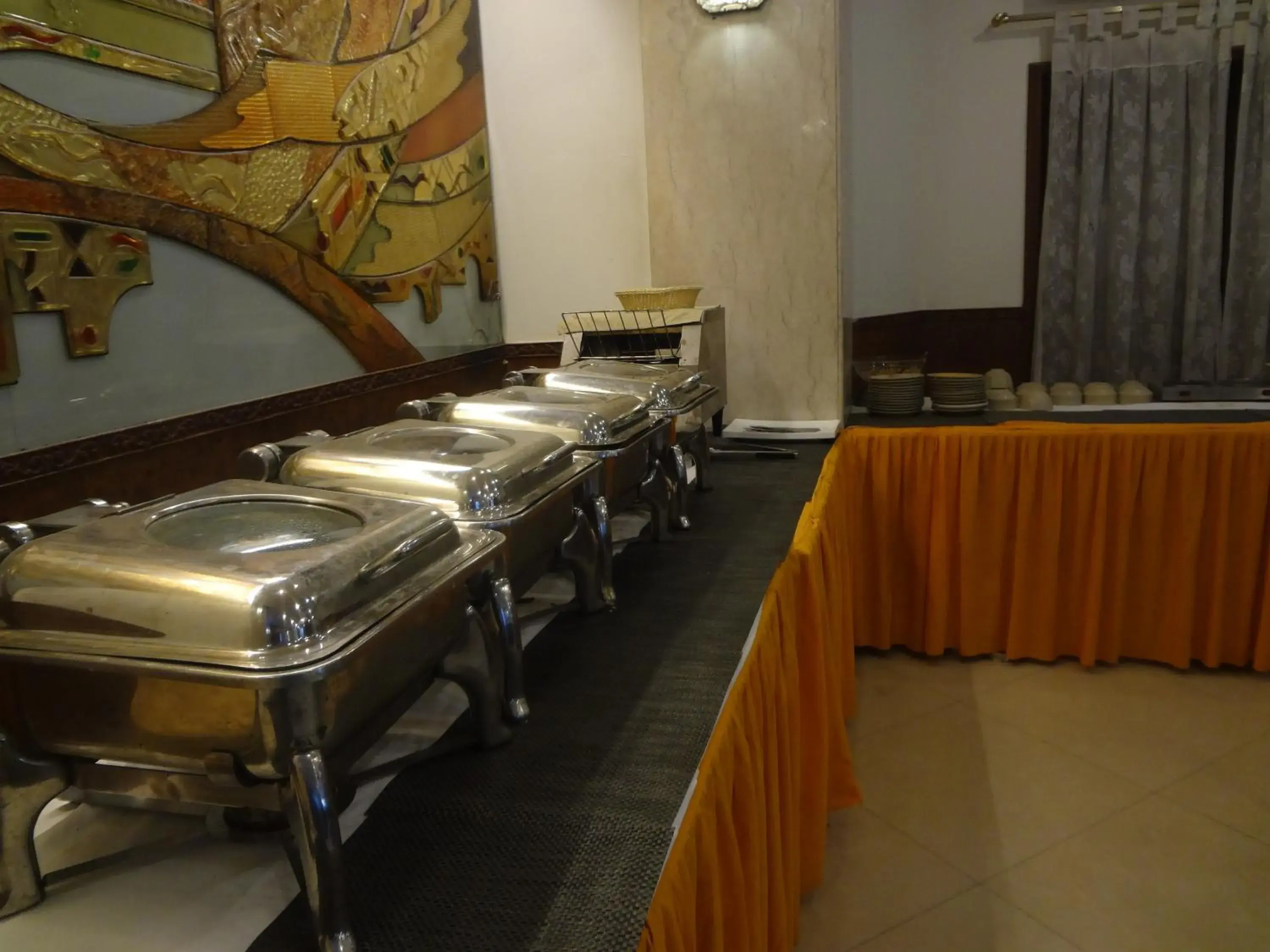 Buffet breakfast in Hotel Godwin - Colaba Buffet breakfast in Hotel Godwin - Colaba