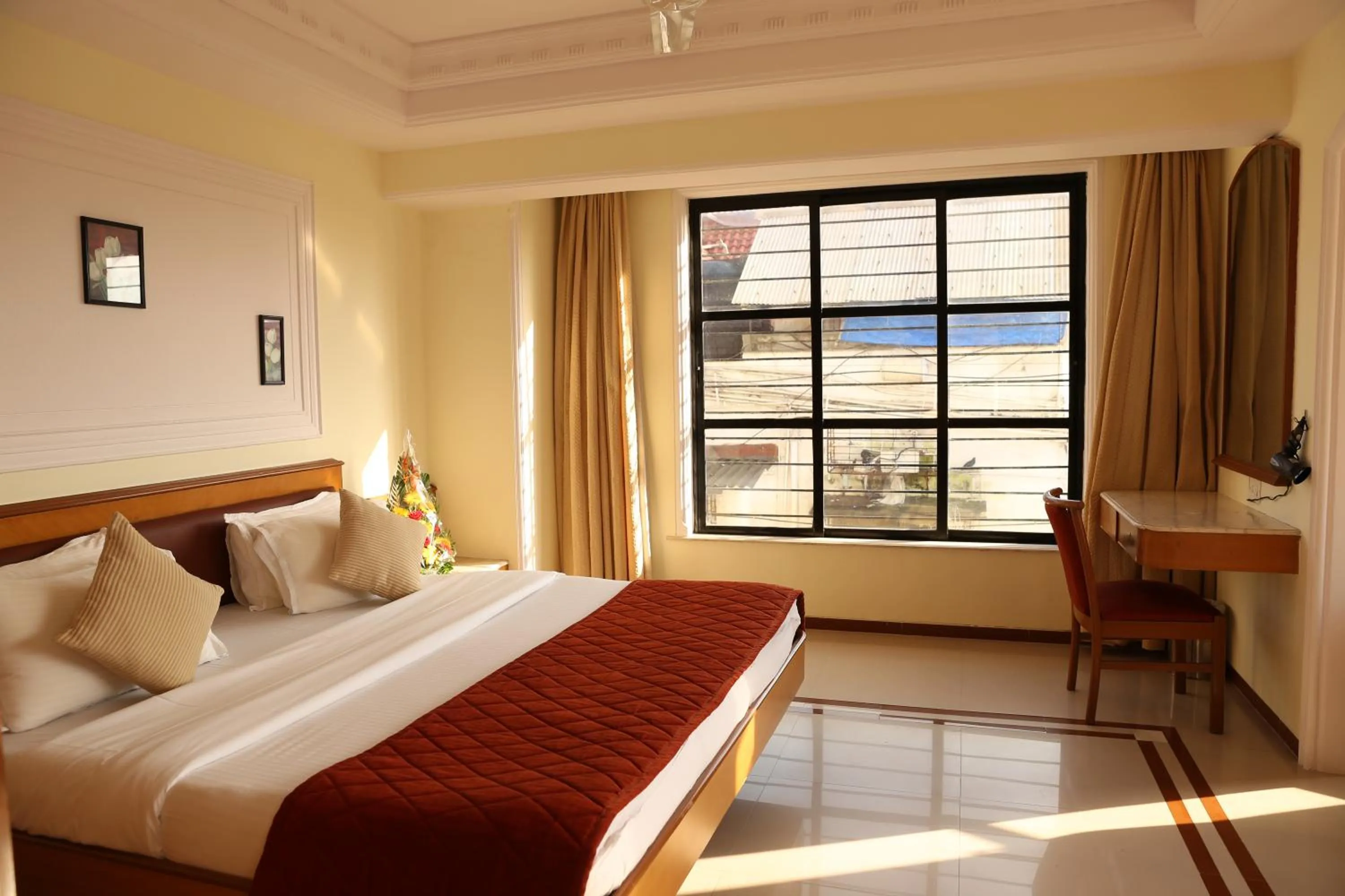Bedroom, Bed in Hotel Godwin - Colaba